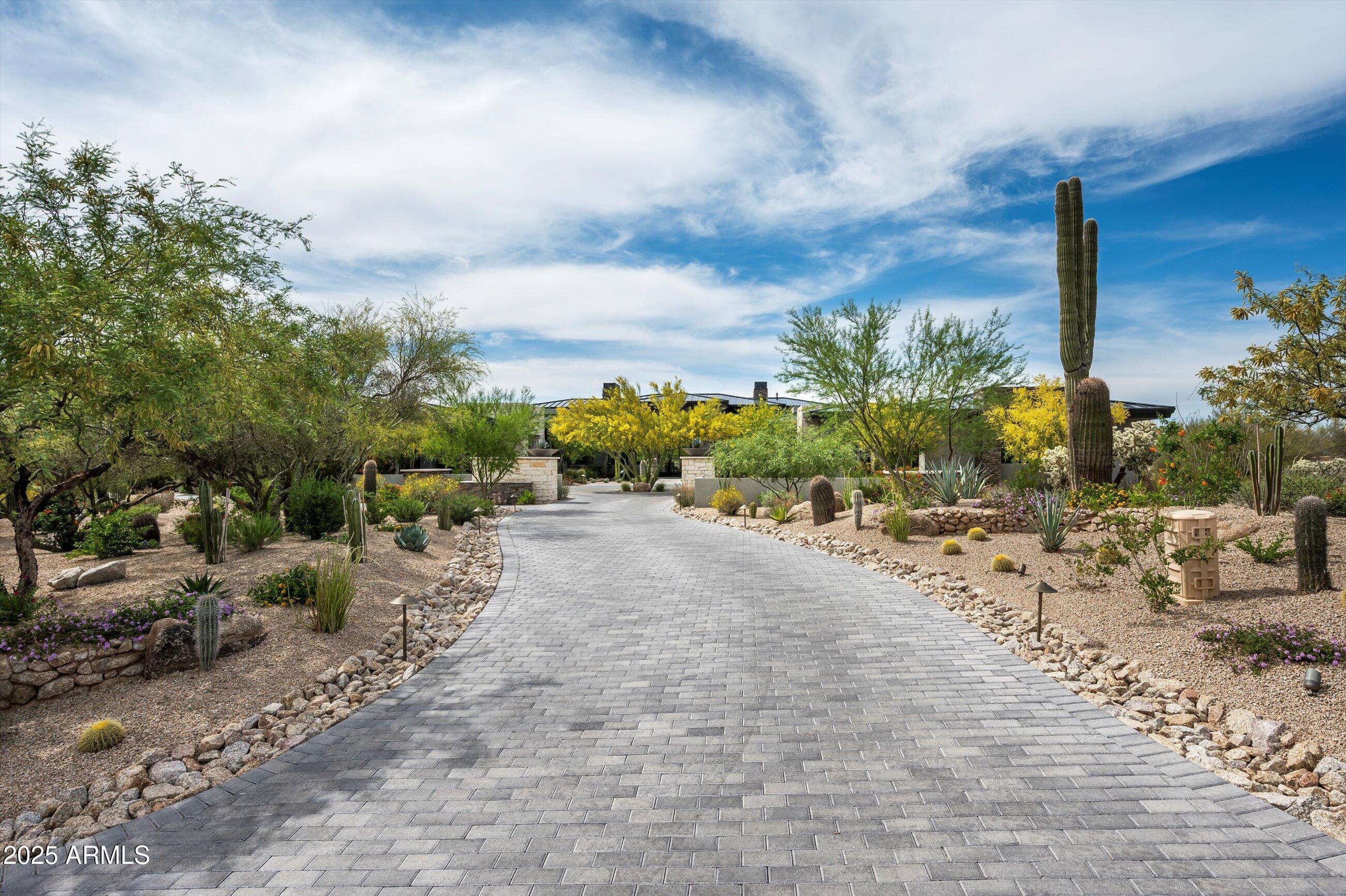 WHISPER ROCK - Residential