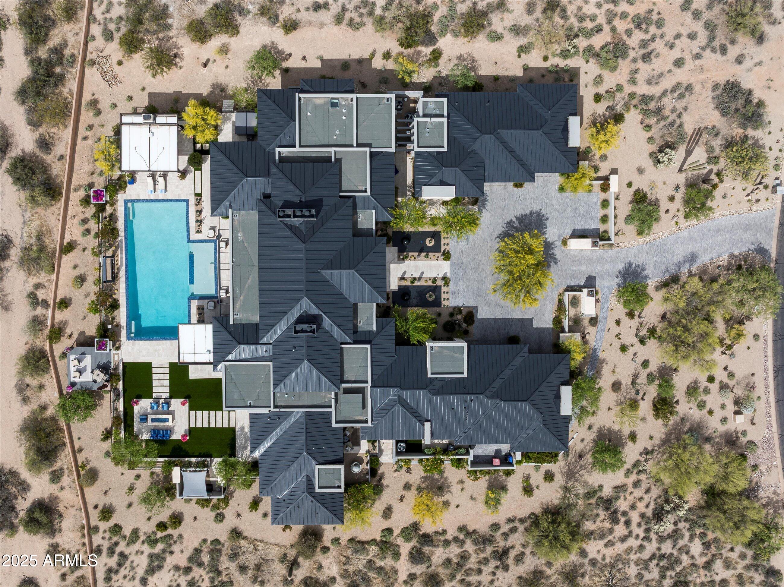 WHISPER ROCK - Residential