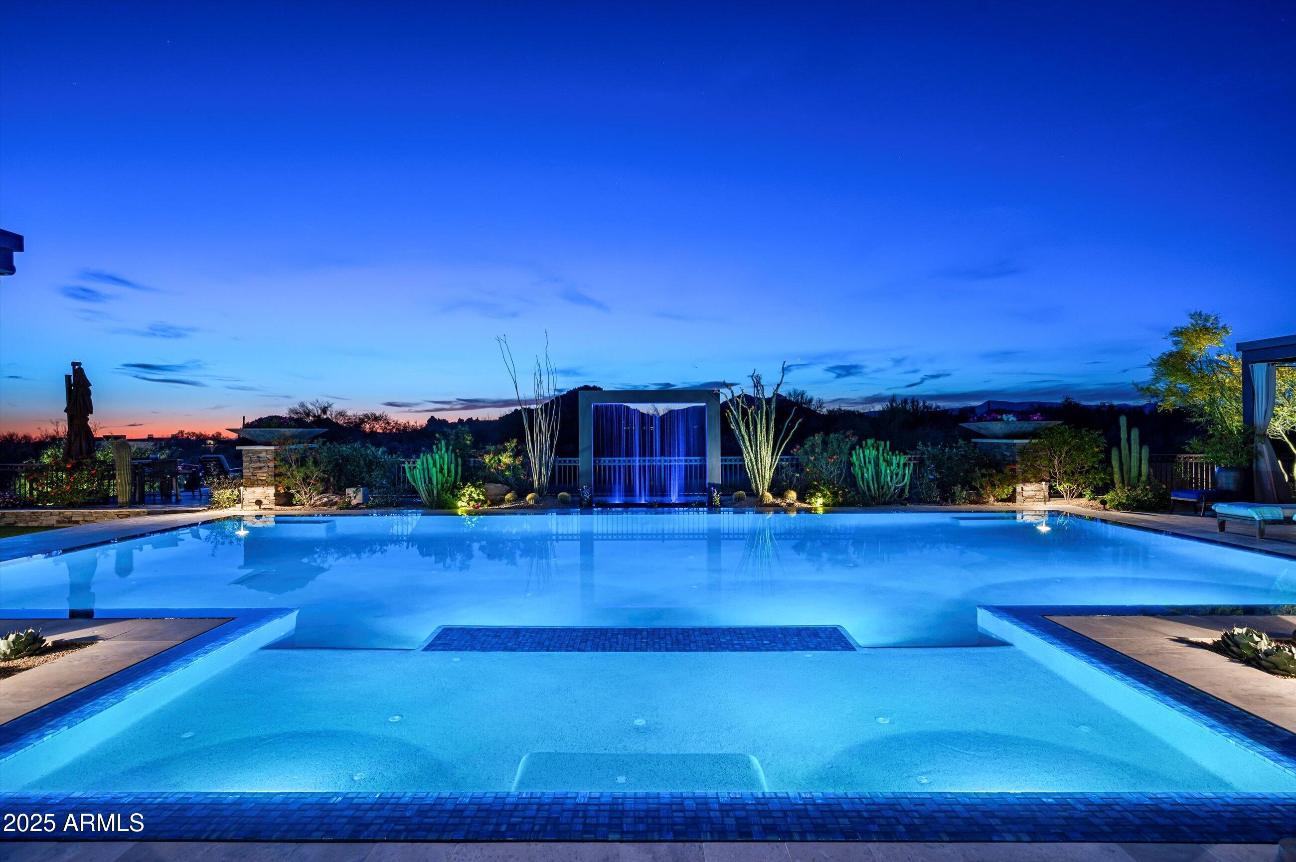 WHISPER ROCK - Residential