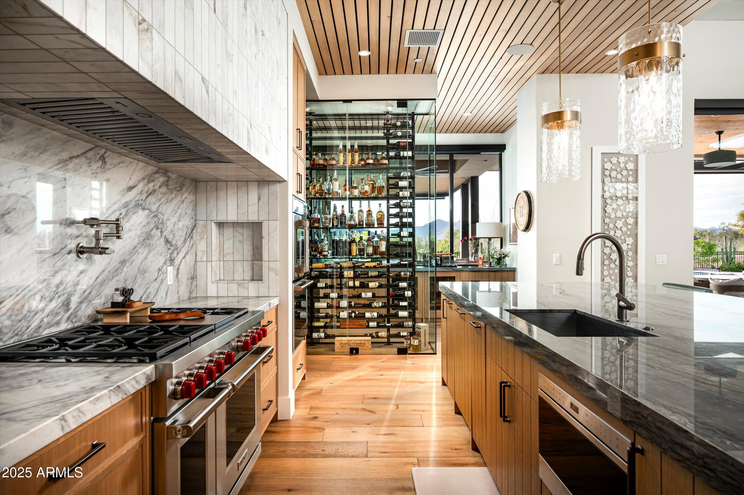WHISPER ROCK - Residential