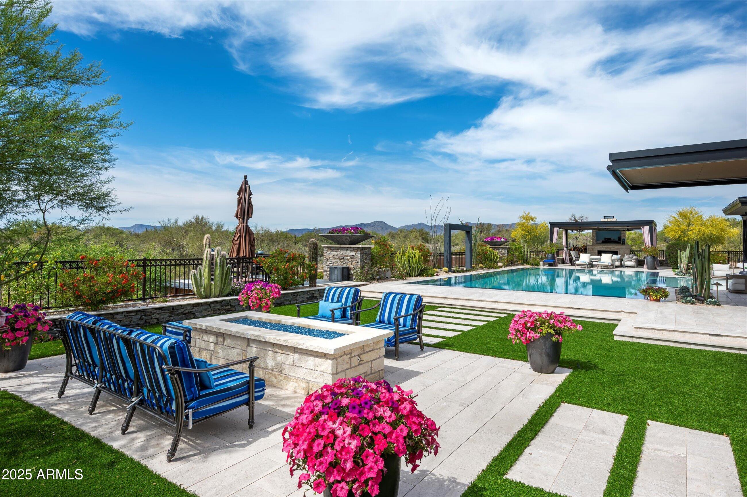 WHISPER ROCK - Residential