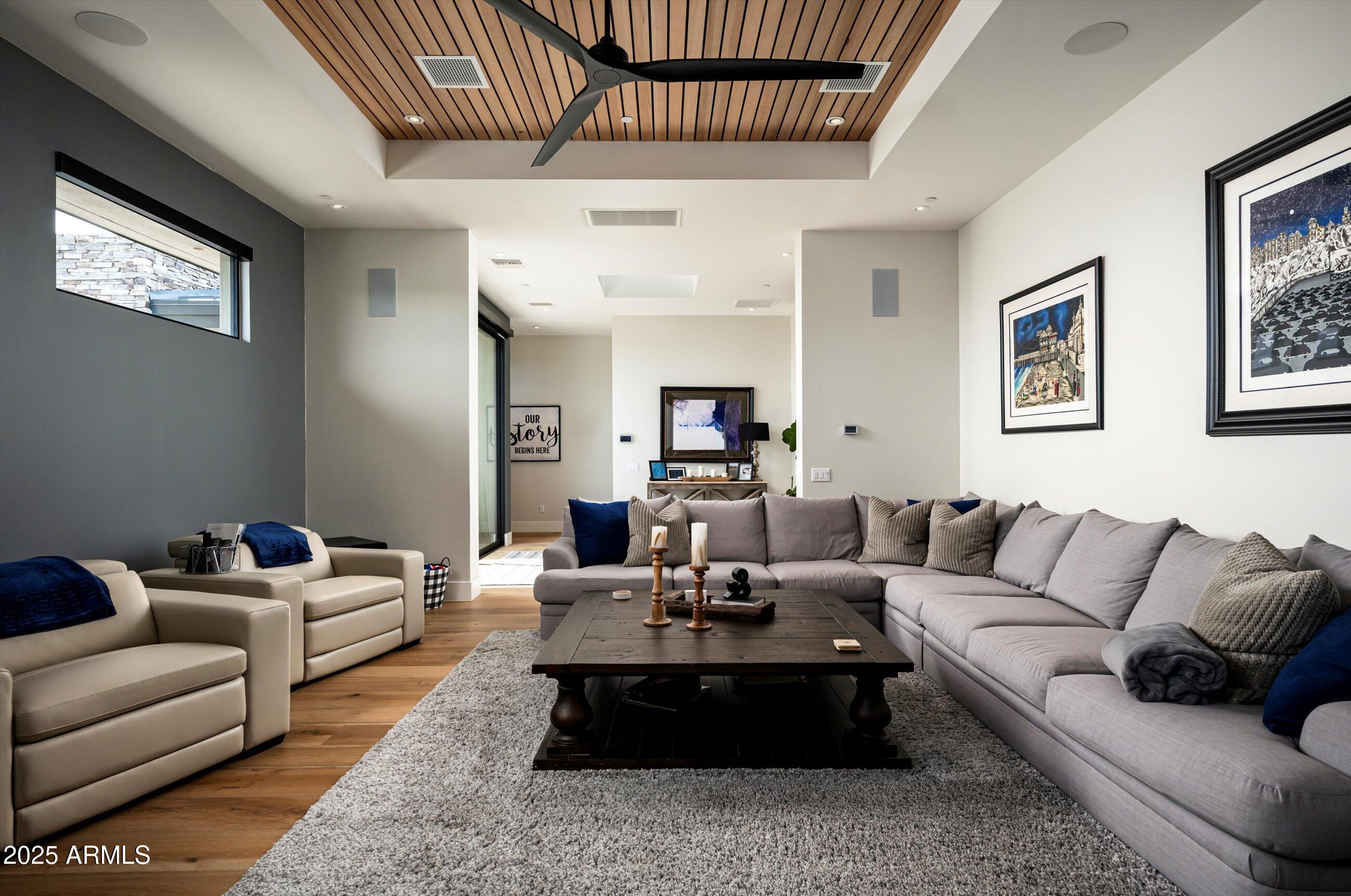 WHISPER ROCK - Residential