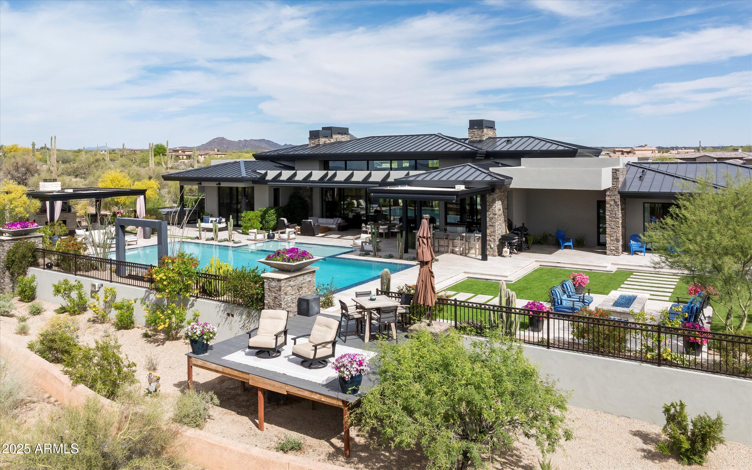 WHISPER ROCK - Residential