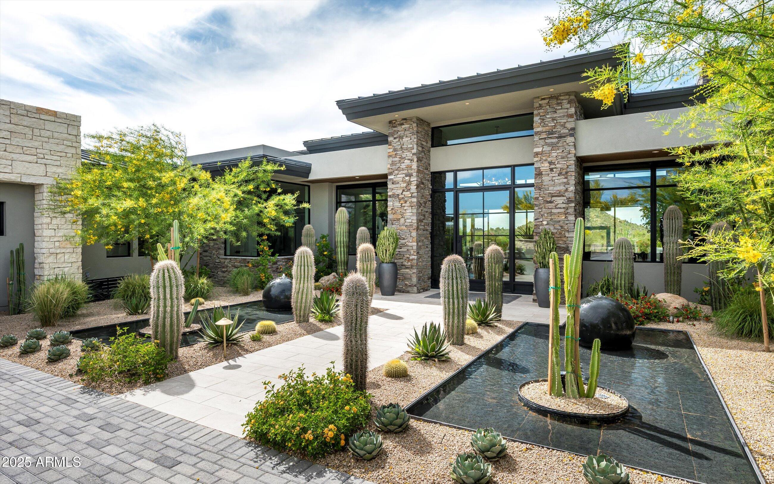 WHISPER ROCK - Residential