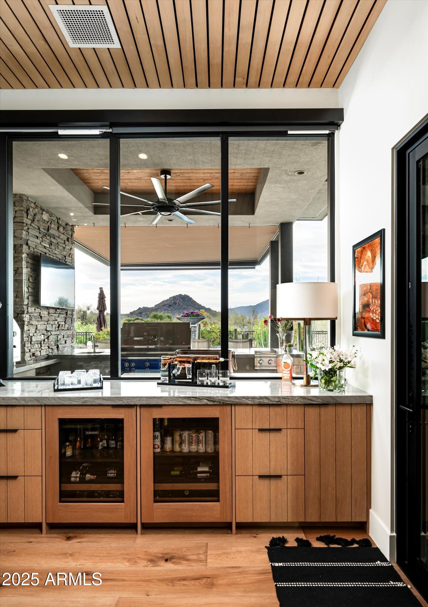 WHISPER ROCK - Residential