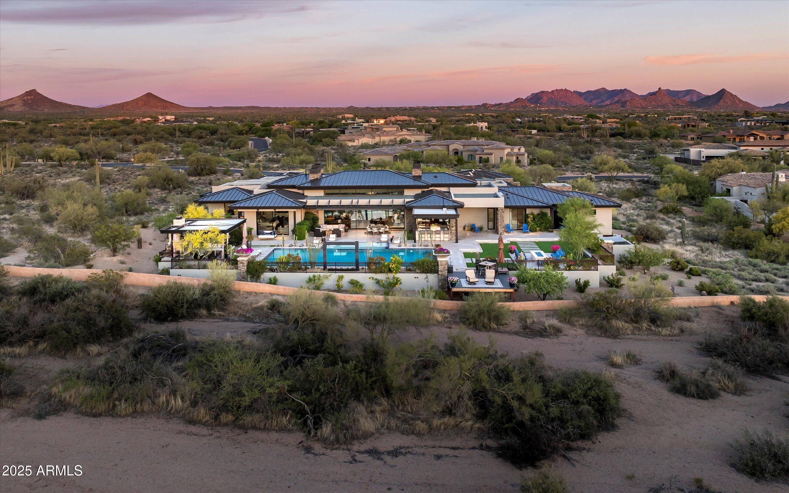 WHISPER ROCK - Residential