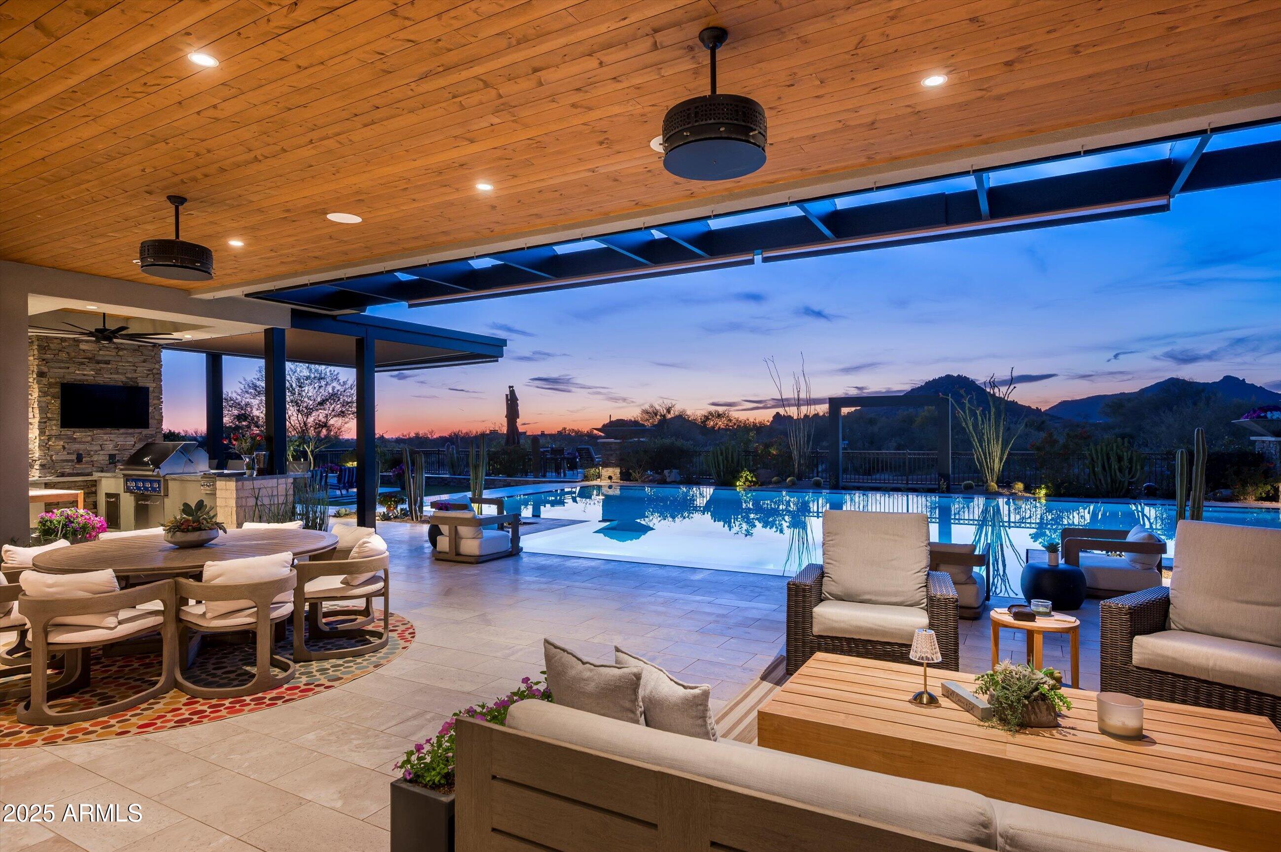 WHISPER ROCK - Residential