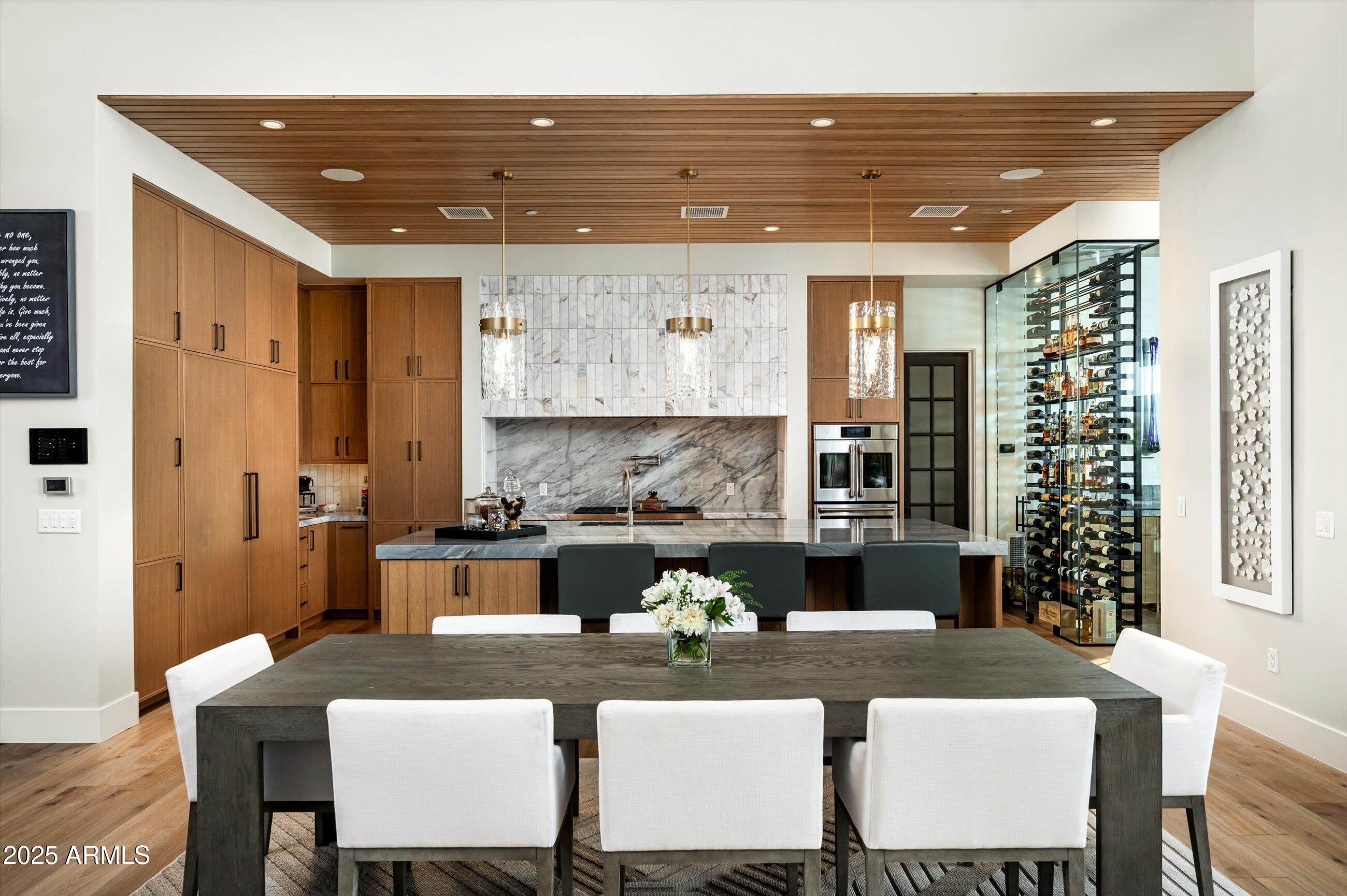 WHISPER ROCK - Residential