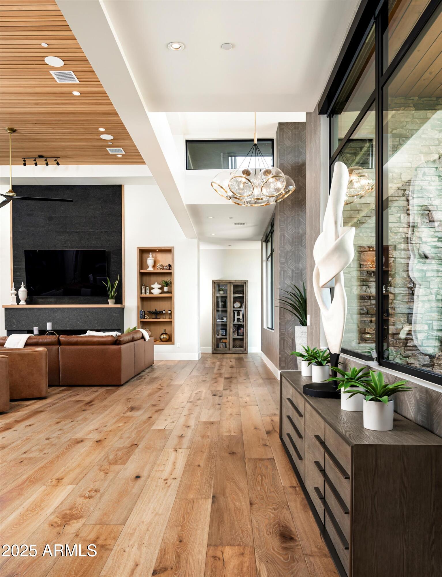 WHISPER ROCK - Residential