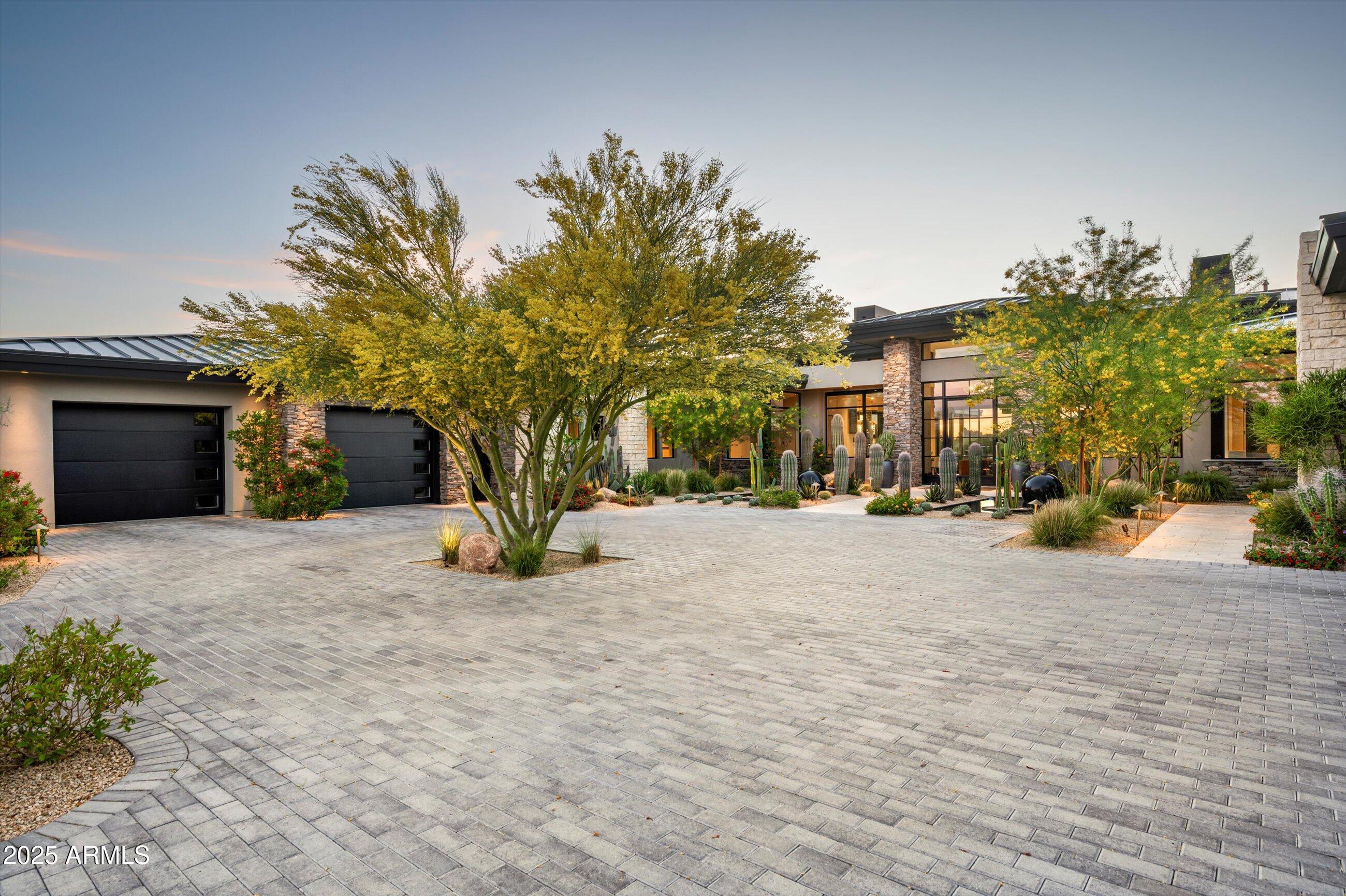 WHISPER ROCK - Residential