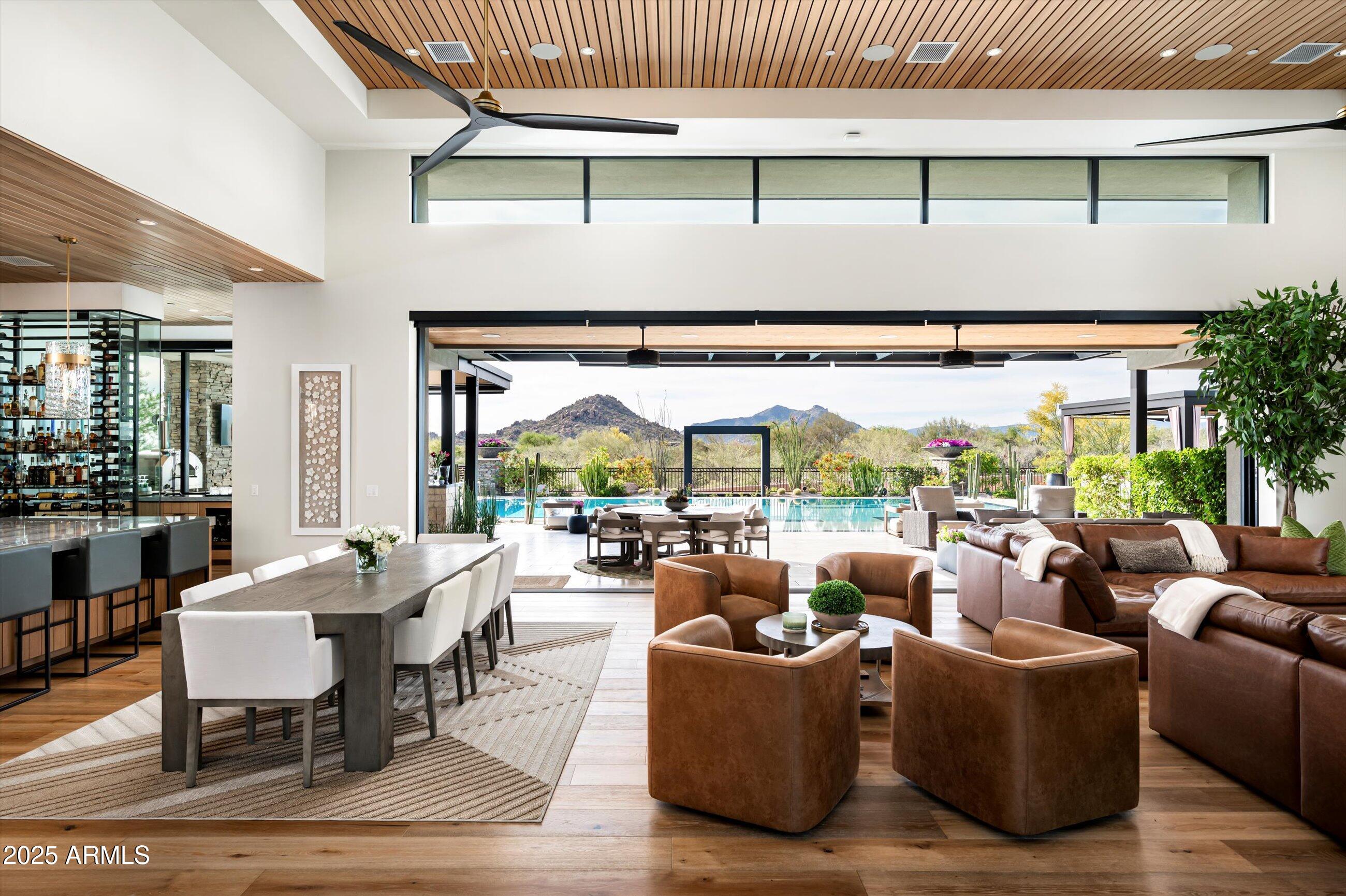 WHISPER ROCK - Residential