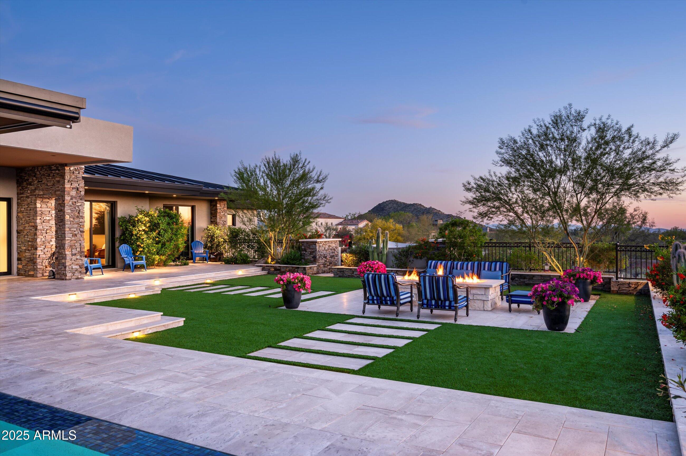 WHISPER ROCK - Residential