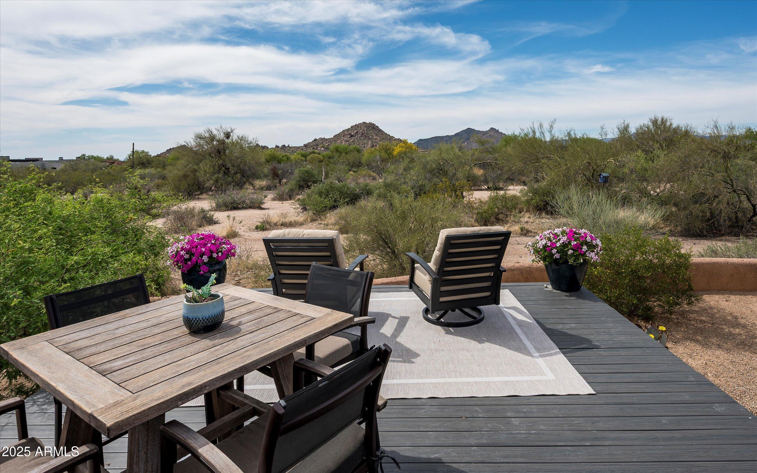 WHISPER ROCK - Residential