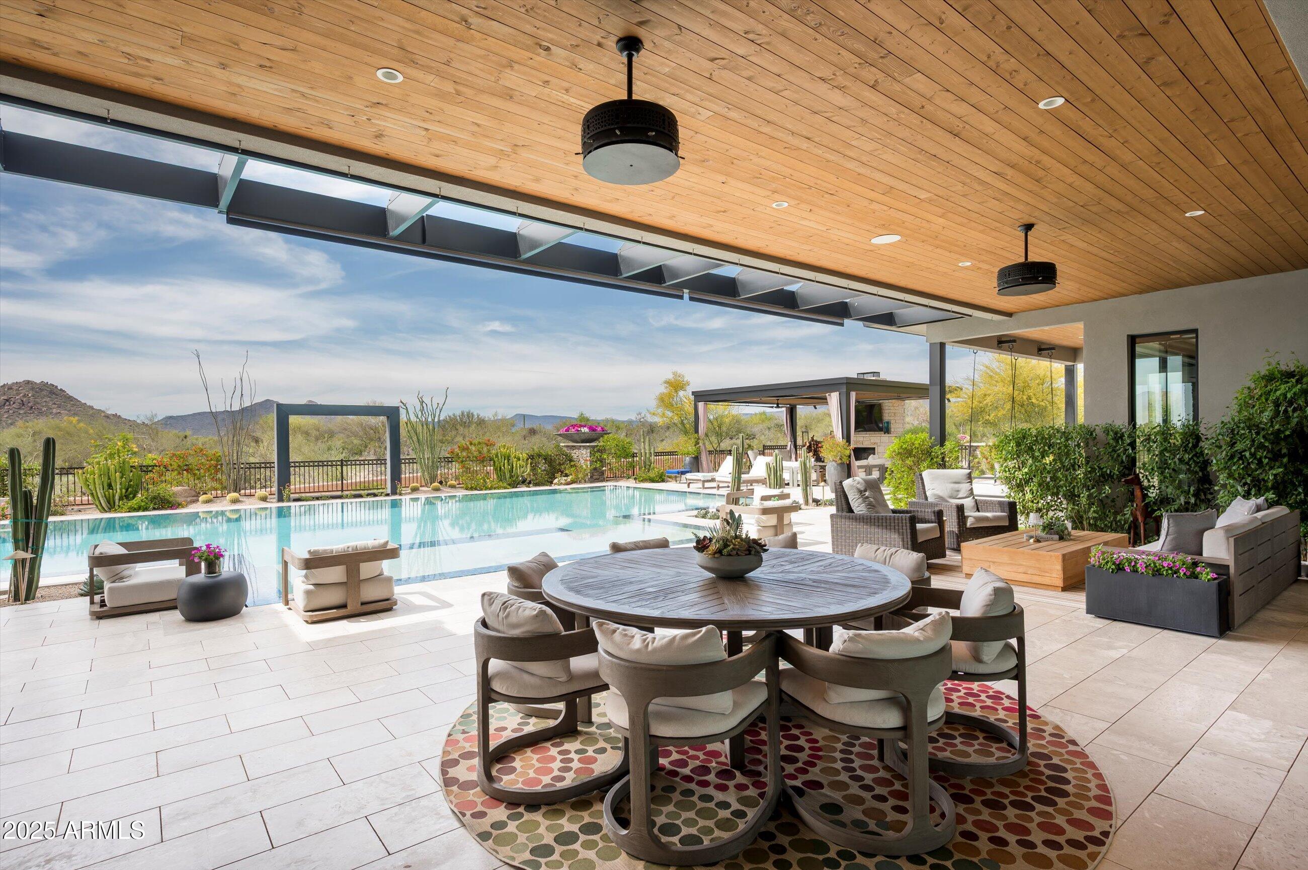 WHISPER ROCK - Residential