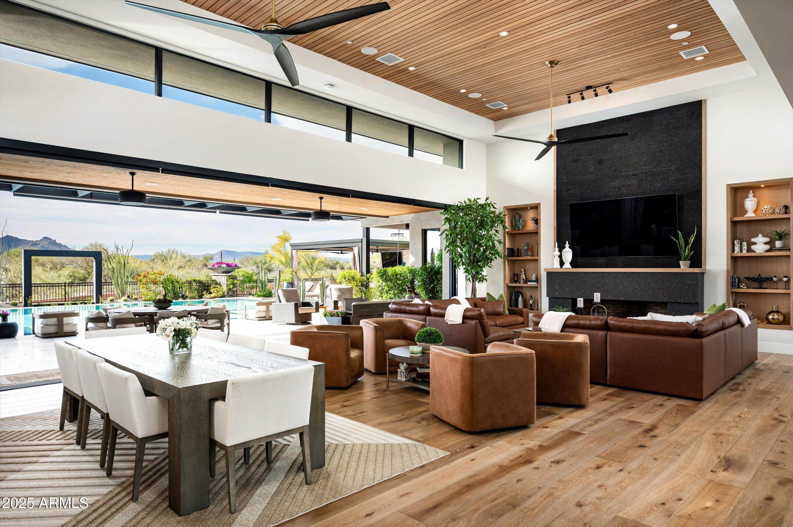 WHISPER ROCK - Residential