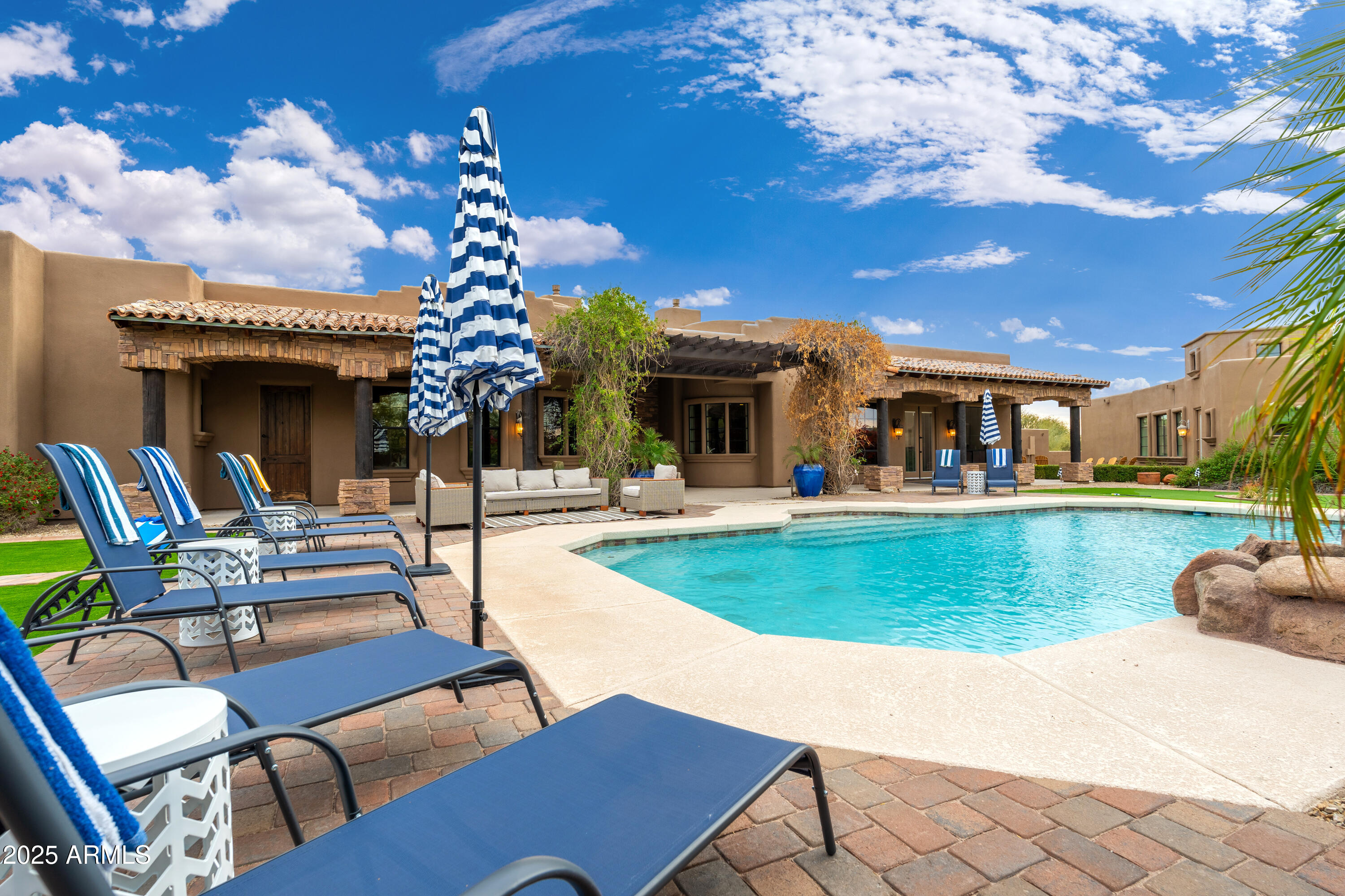 PINNACLE PARADISE - Residential