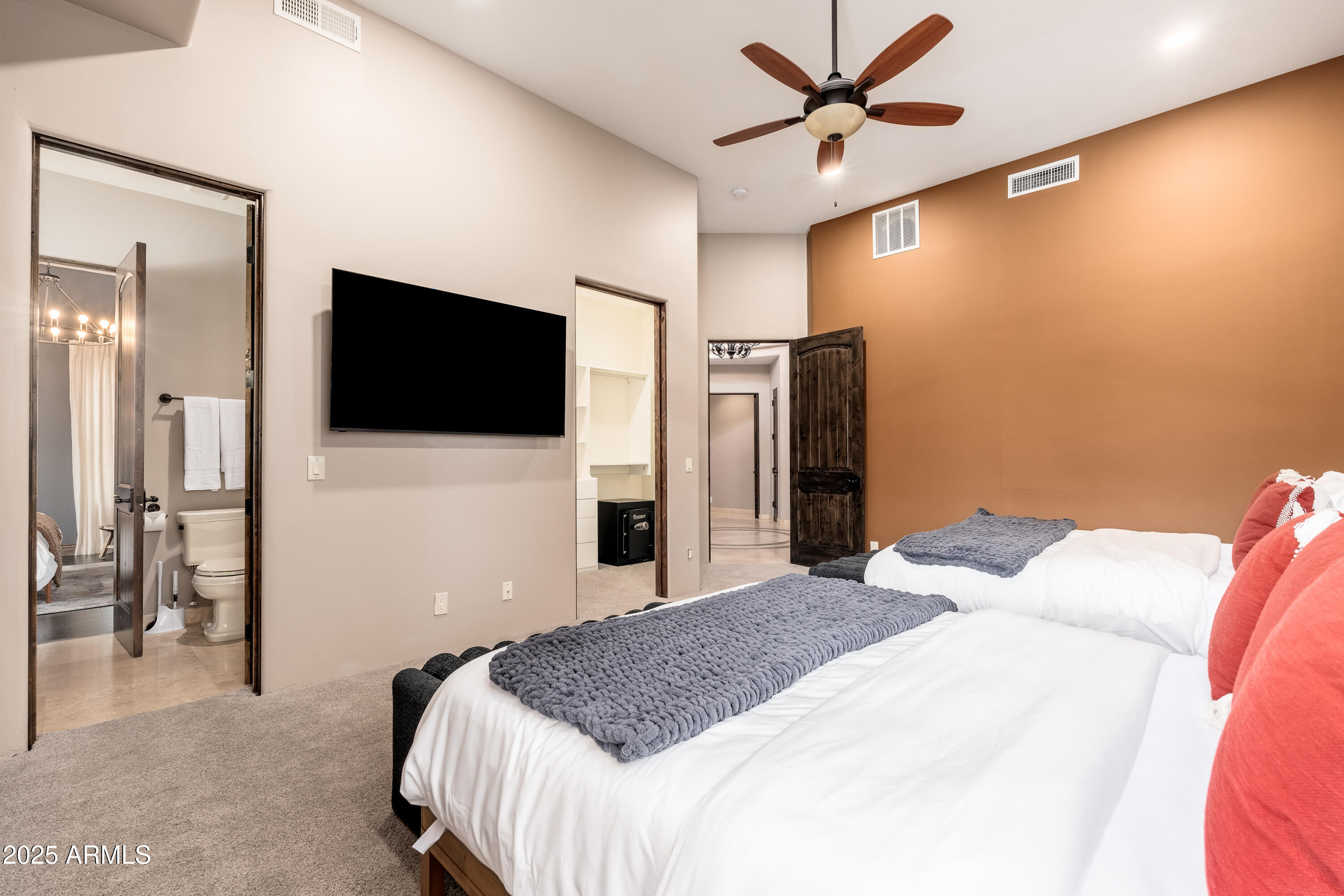 PINNACLE PARADISE - Residential