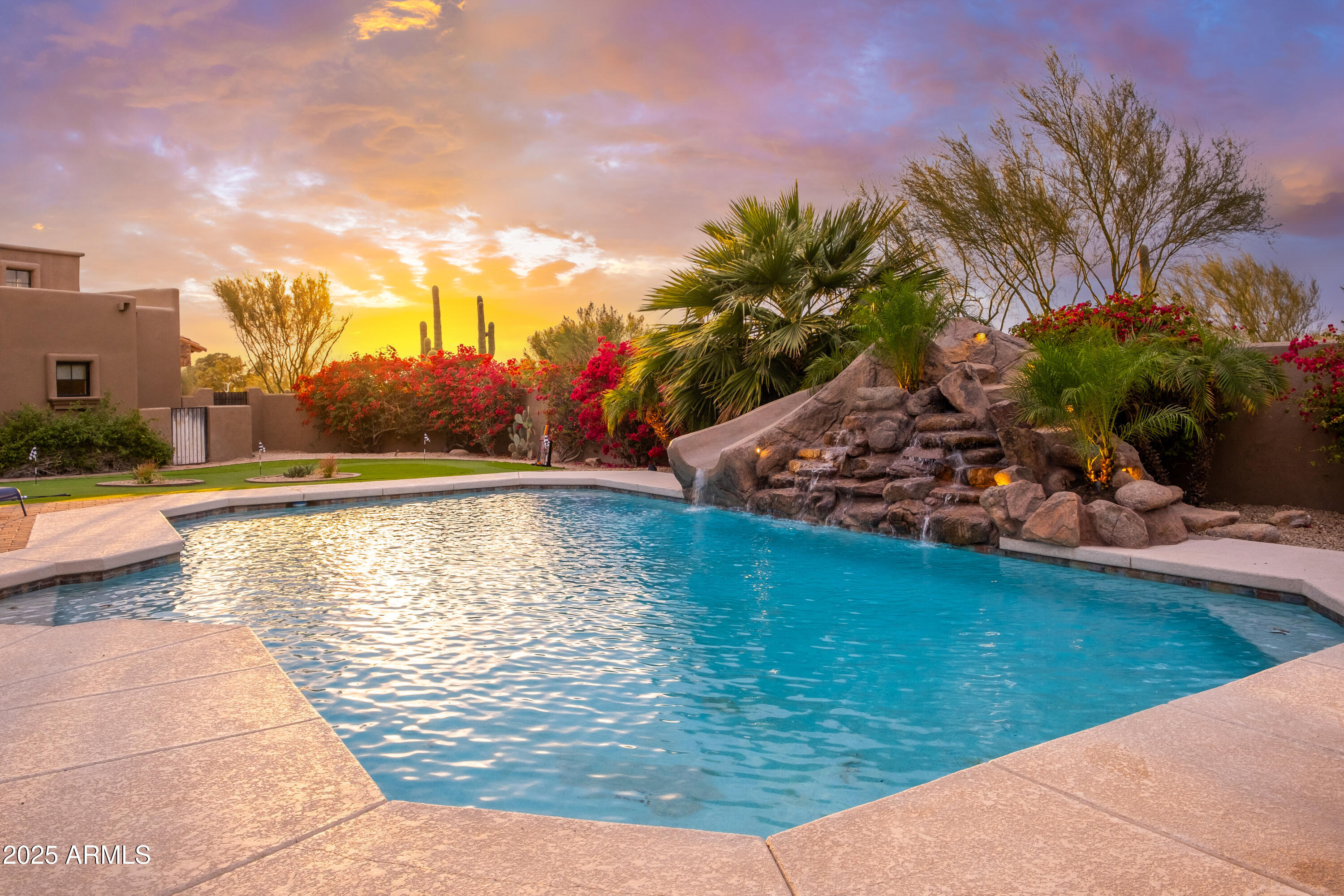 PINNACLE PARADISE - Residential
