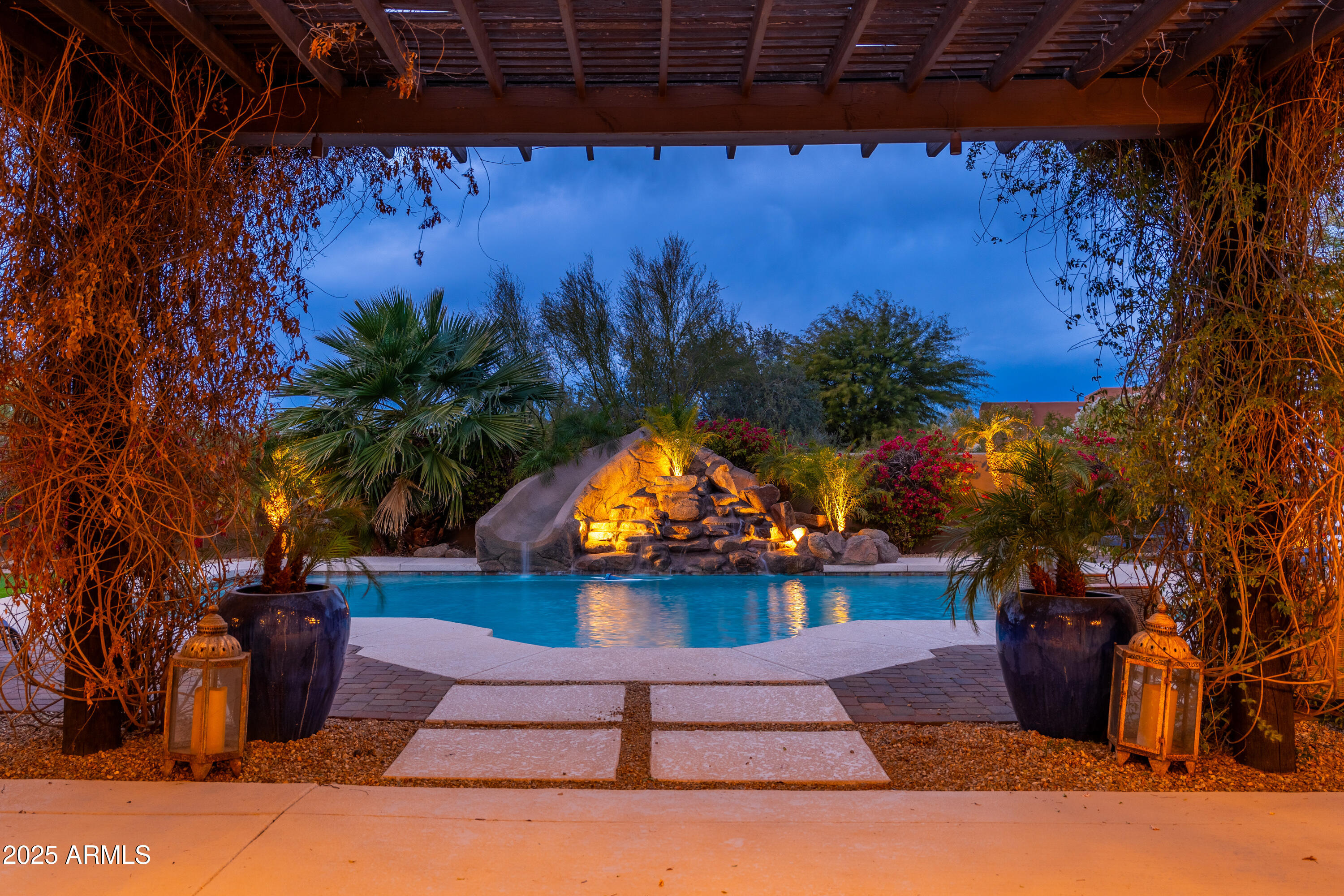 PINNACLE PARADISE - Residential