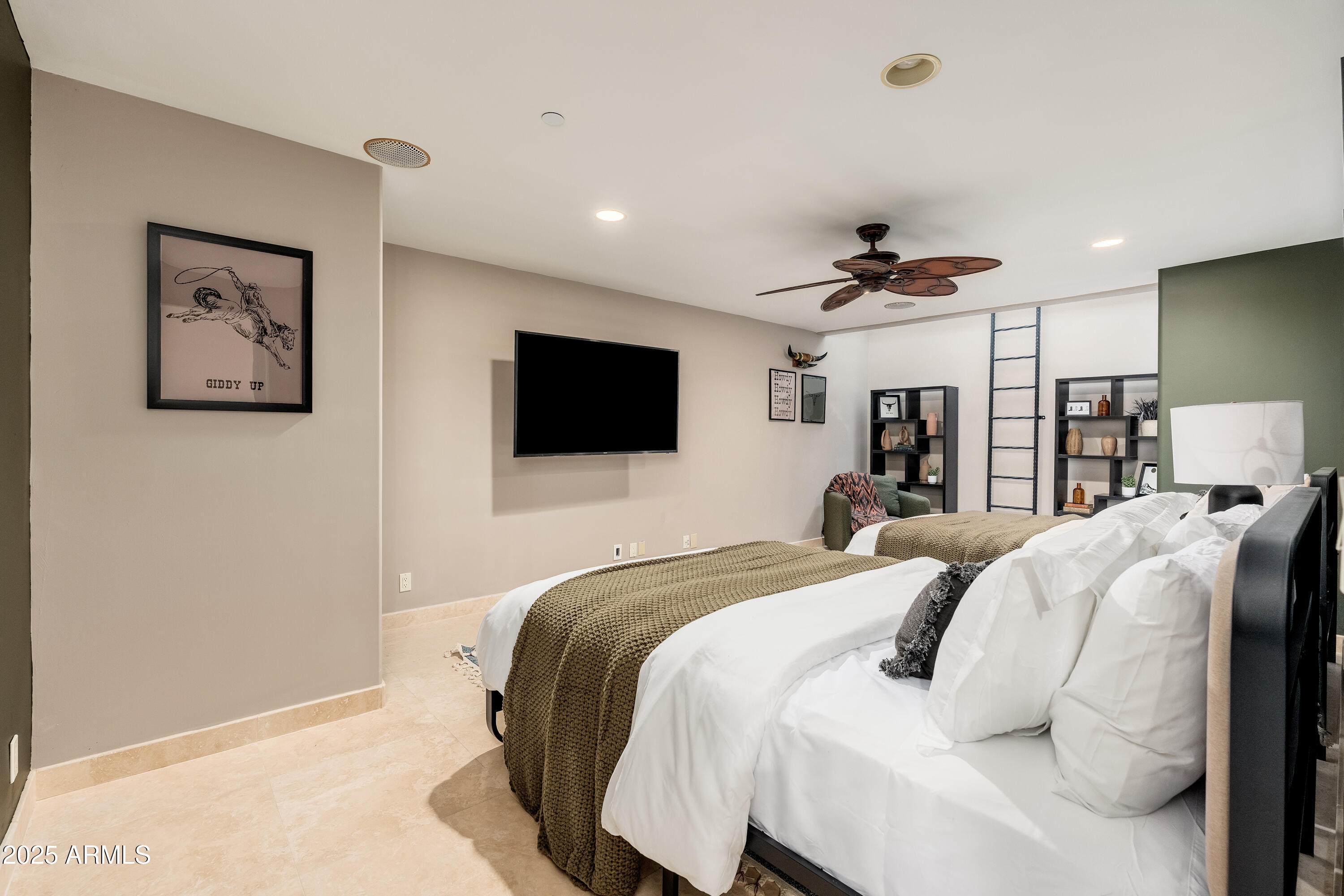 PINNACLE PARADISE - Residential