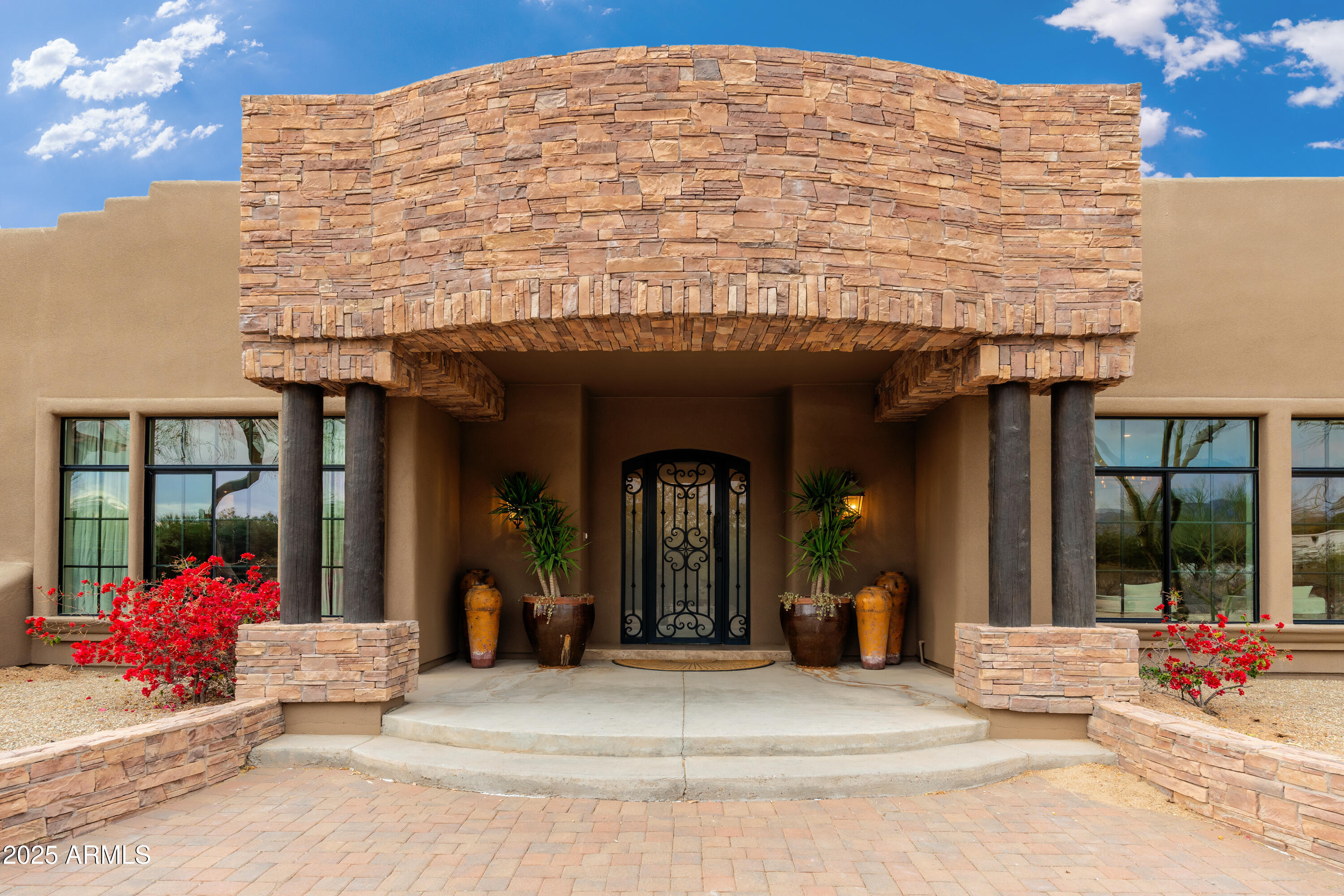 PINNACLE PARADISE - Residential