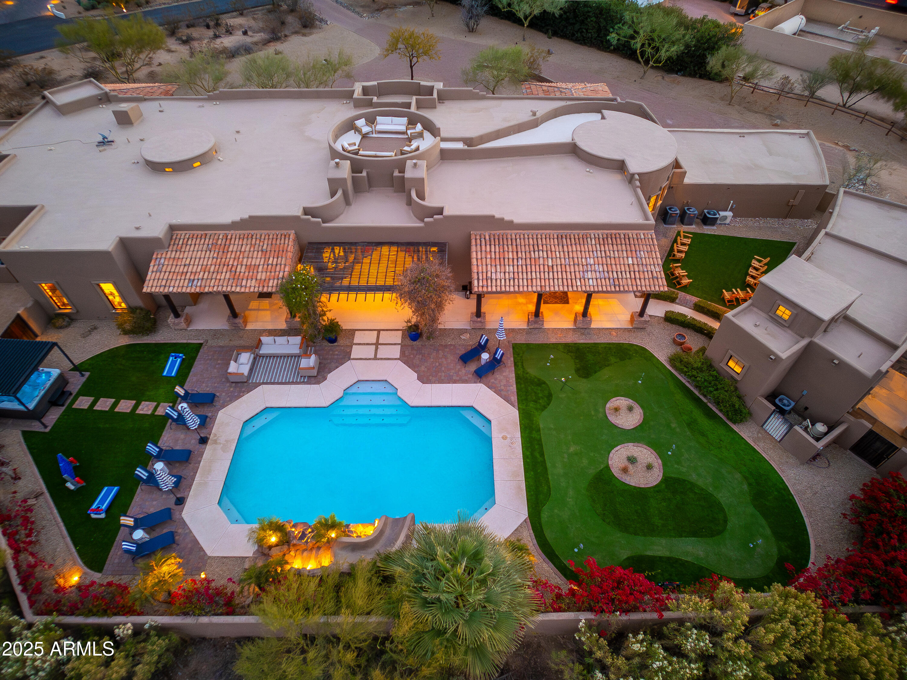 PINNACLE PARADISE - Residential