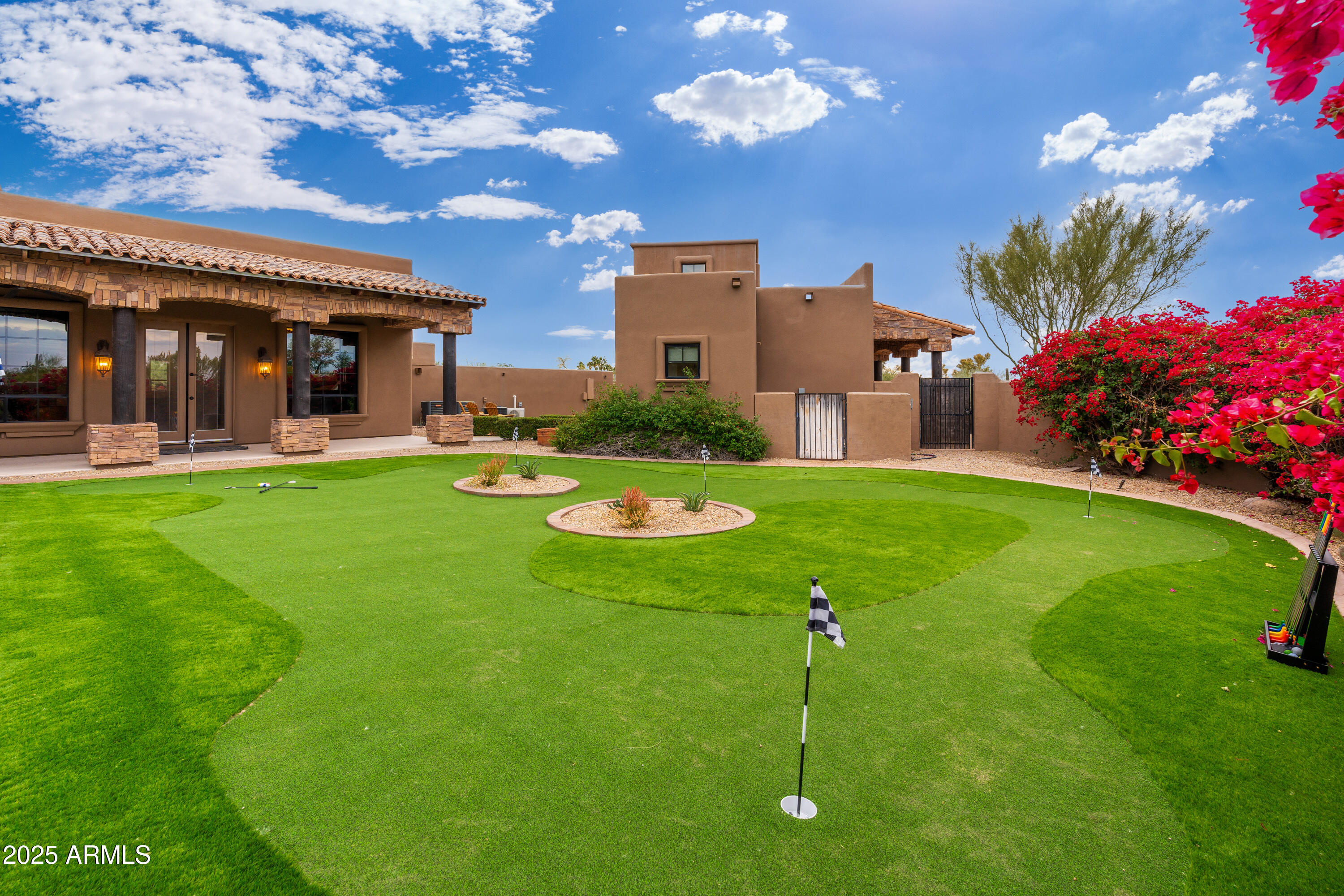 PINNACLE PARADISE - Residential