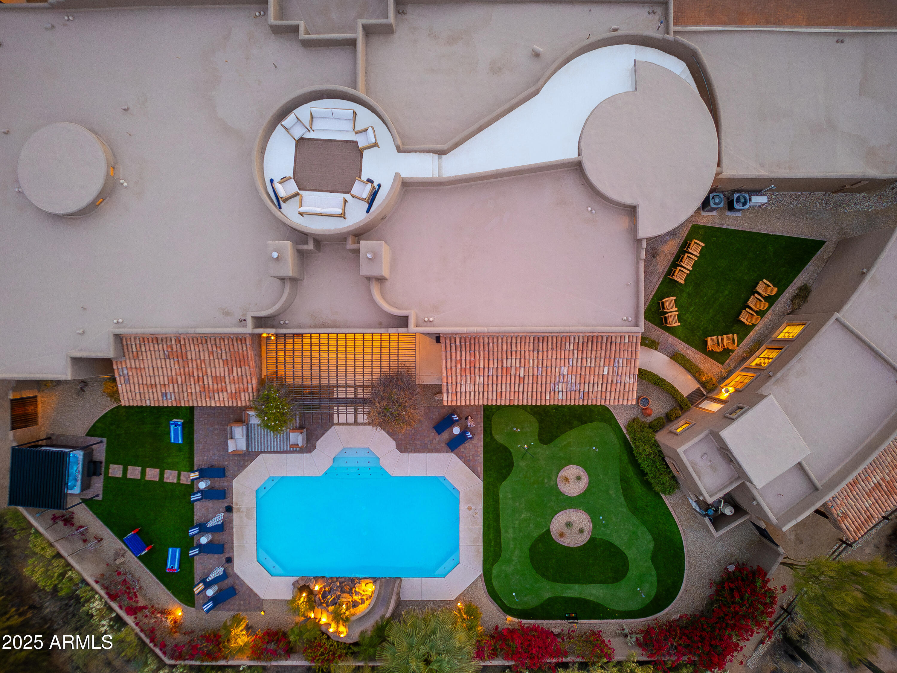 PINNACLE PARADISE - Residential