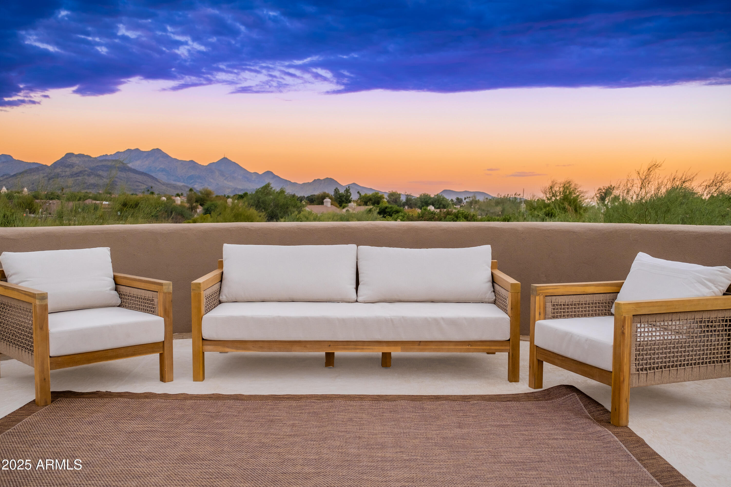 PINNACLE PARADISE - Residential