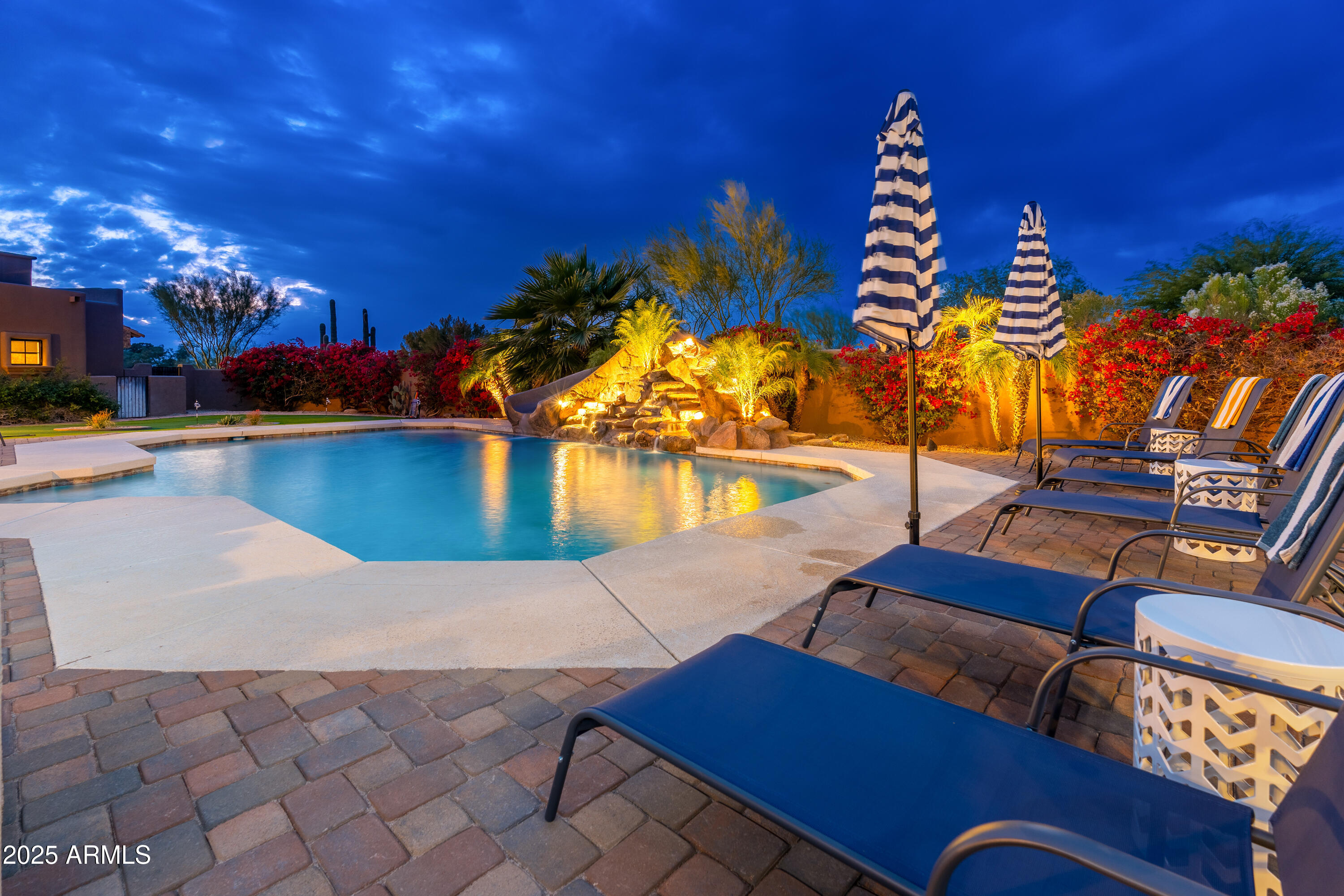 PINNACLE PARADISE - Residential