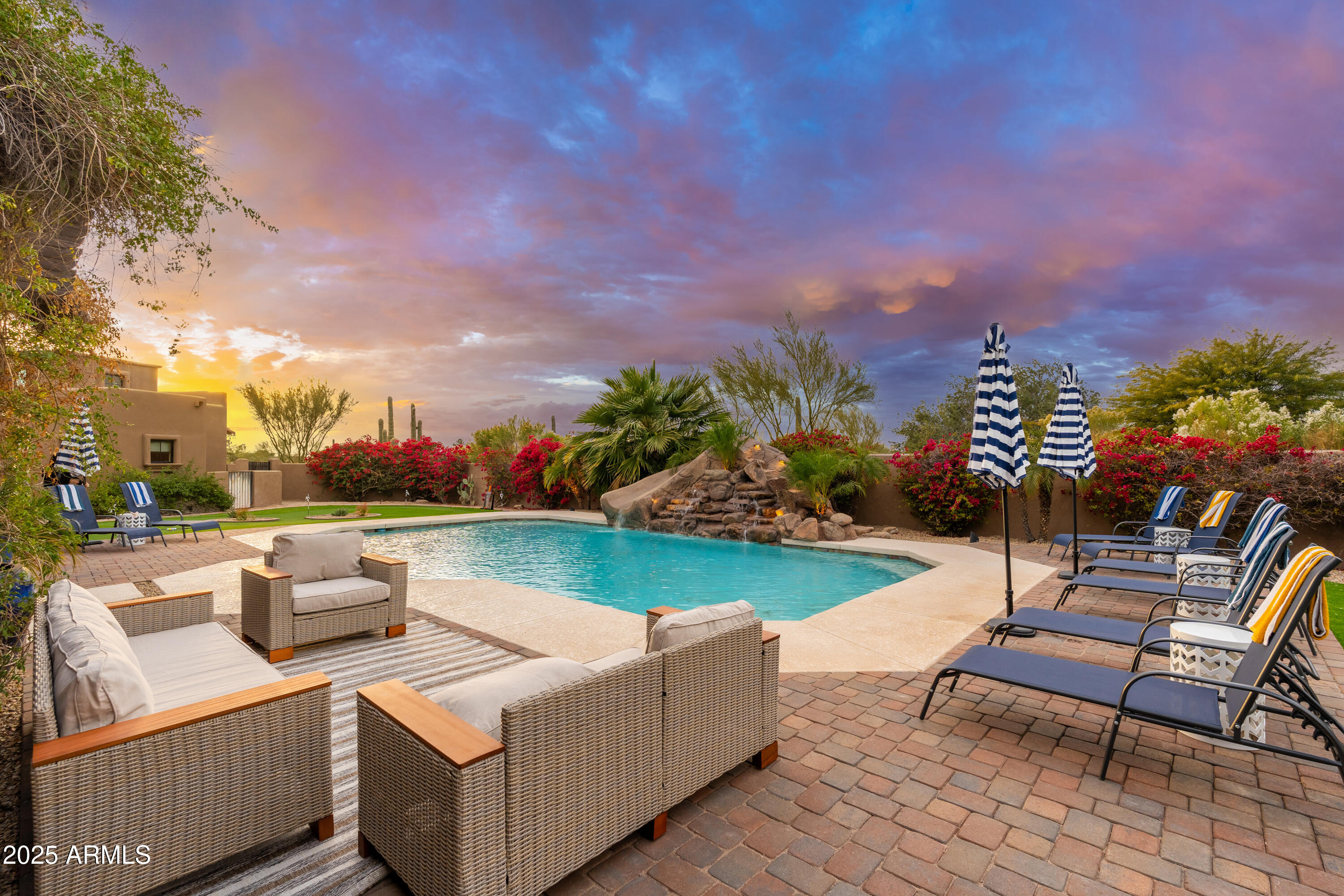 PINNACLE PARADISE - Residential