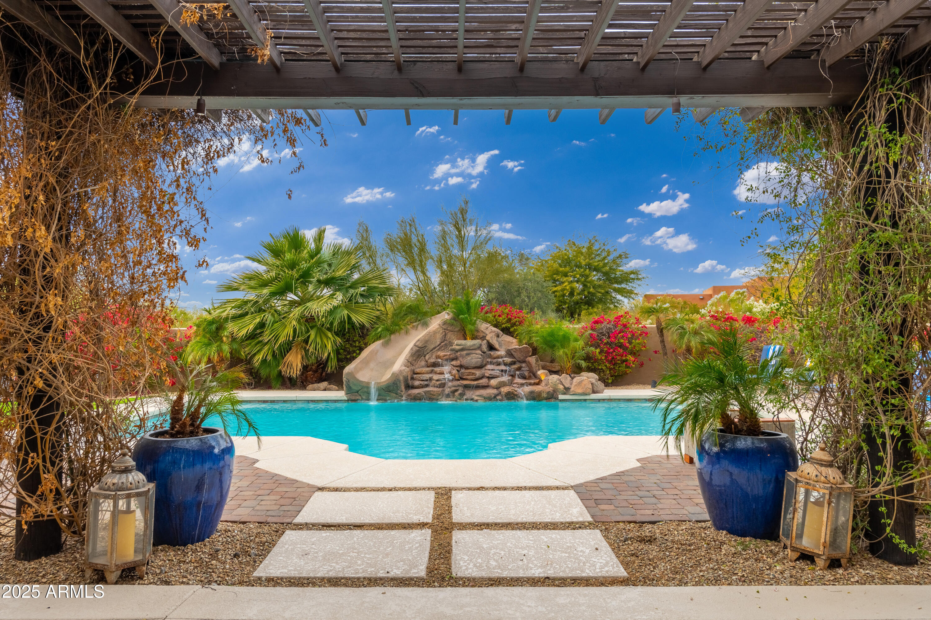 PINNACLE PARADISE - Residential