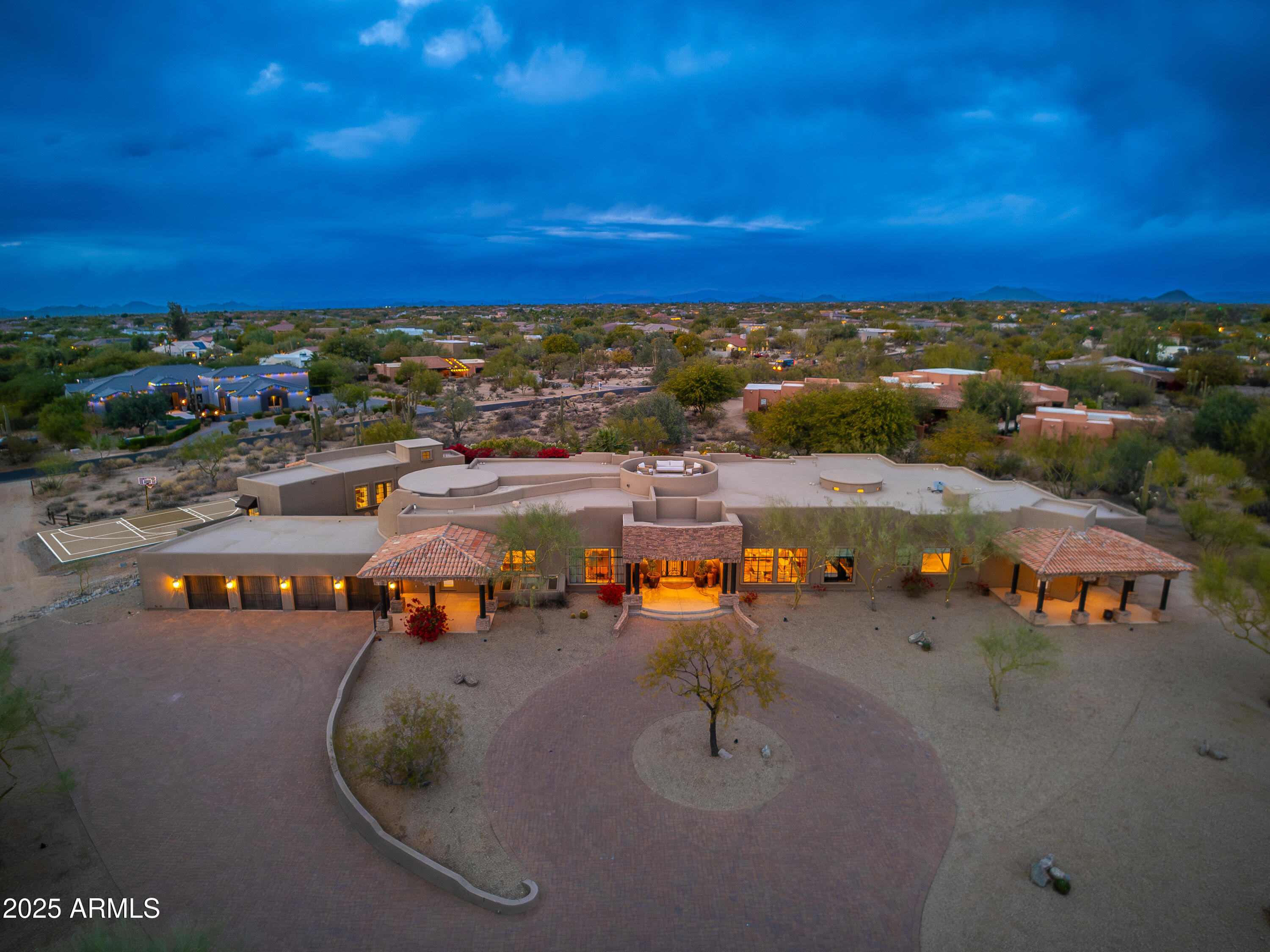 PINNACLE PARADISE - Residential