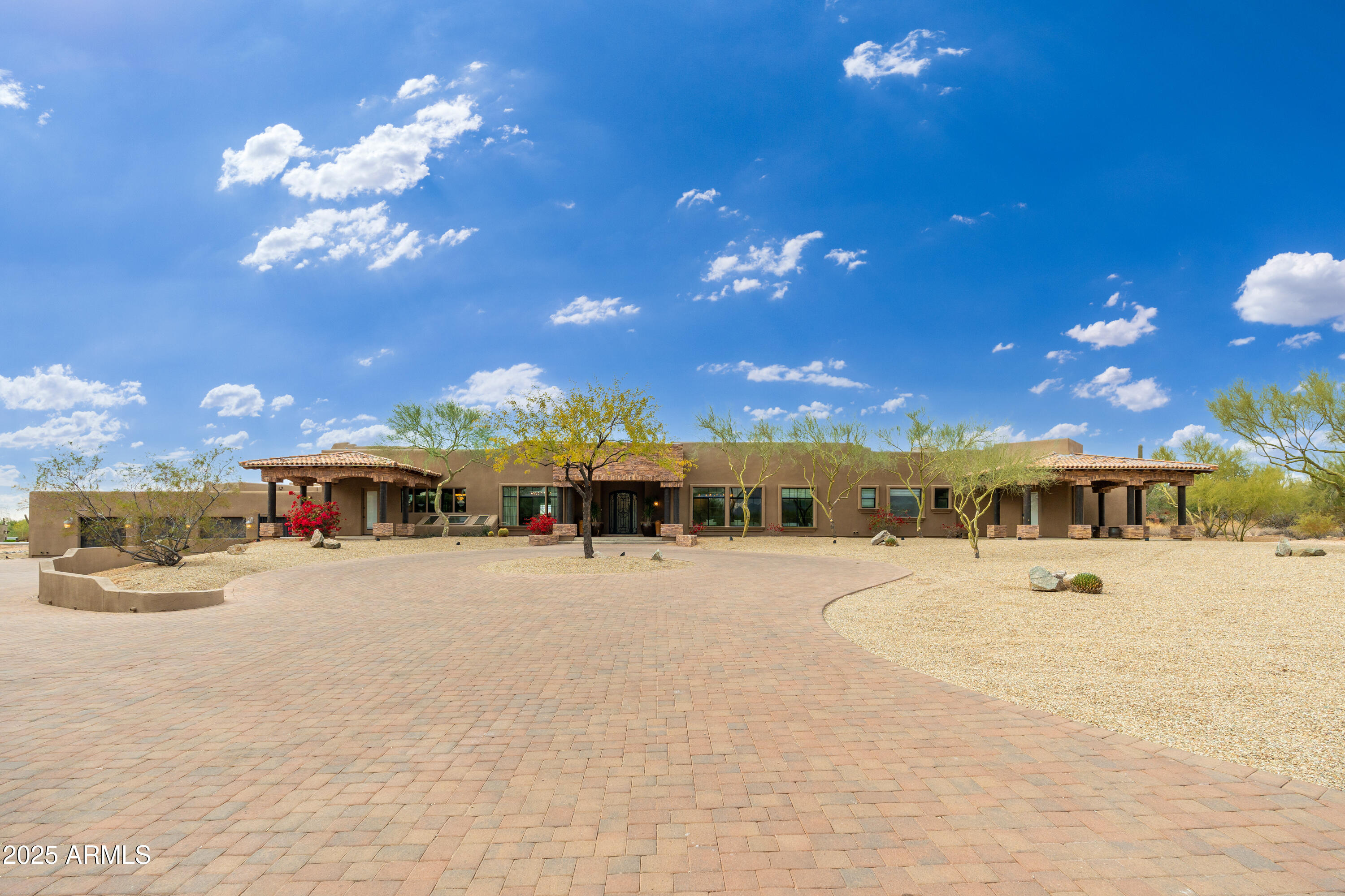 PINNACLE PARADISE - Residential