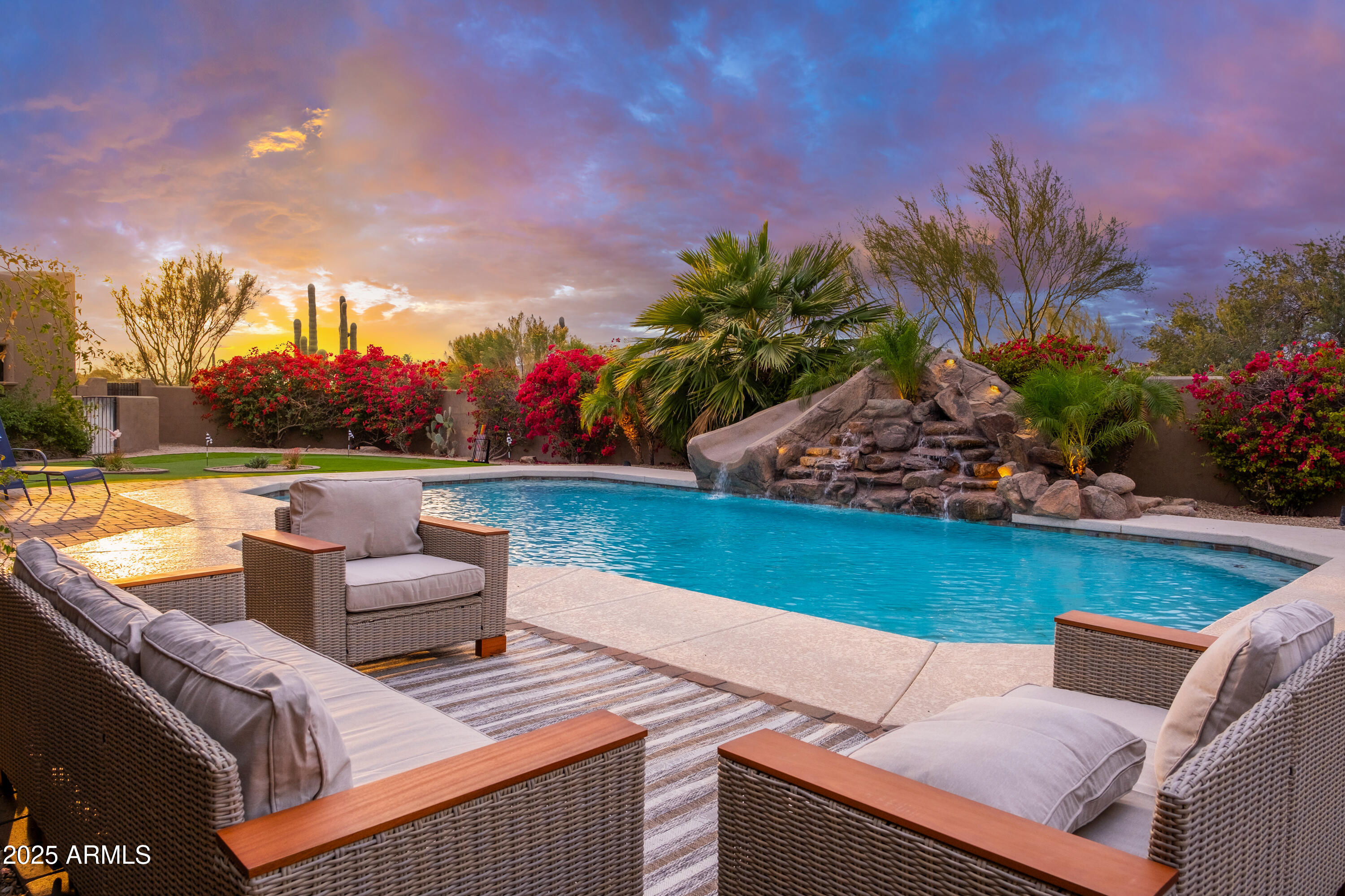 PINNACLE PARADISE - Residential