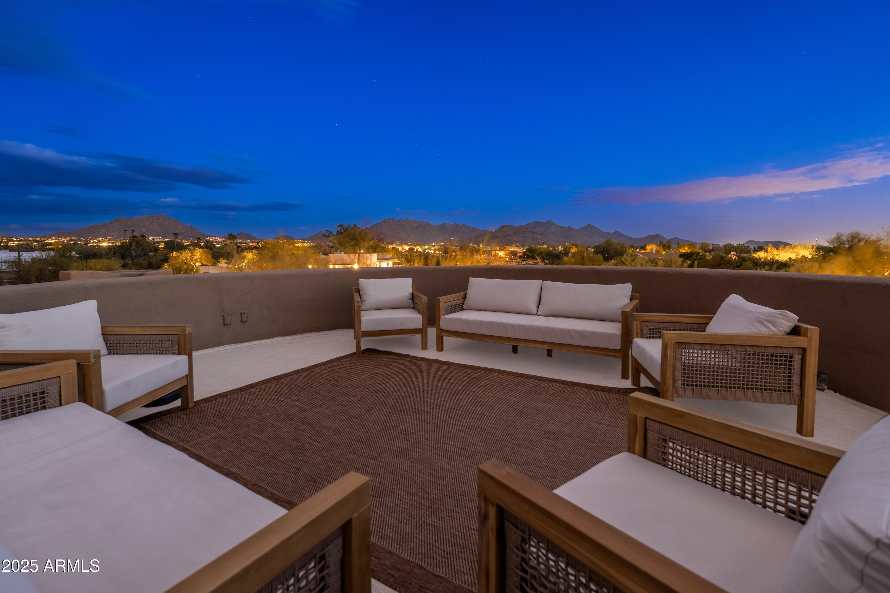 PINNACLE PARADISE - Residential