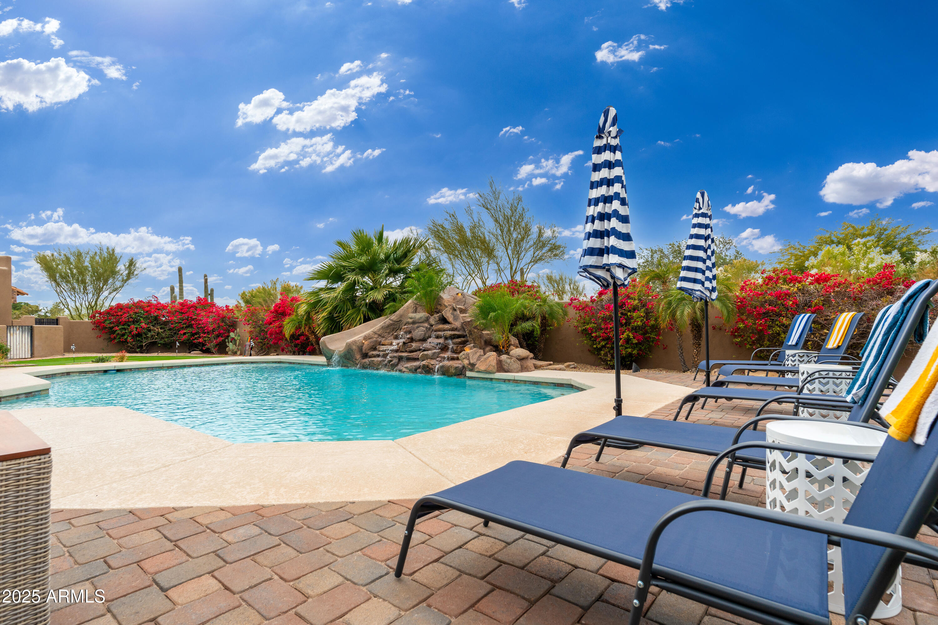 PINNACLE PARADISE - Residential