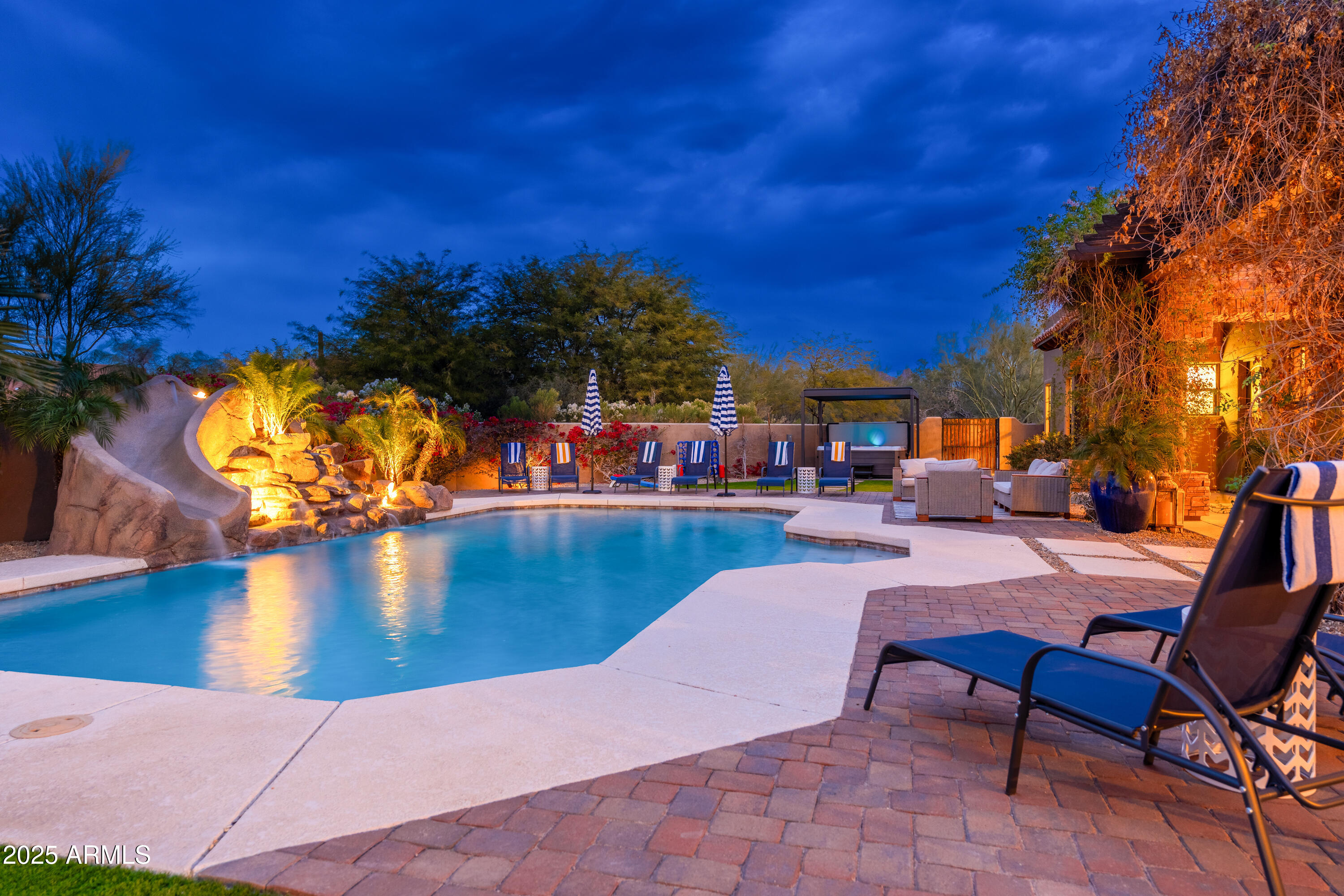 PINNACLE PARADISE - Residential