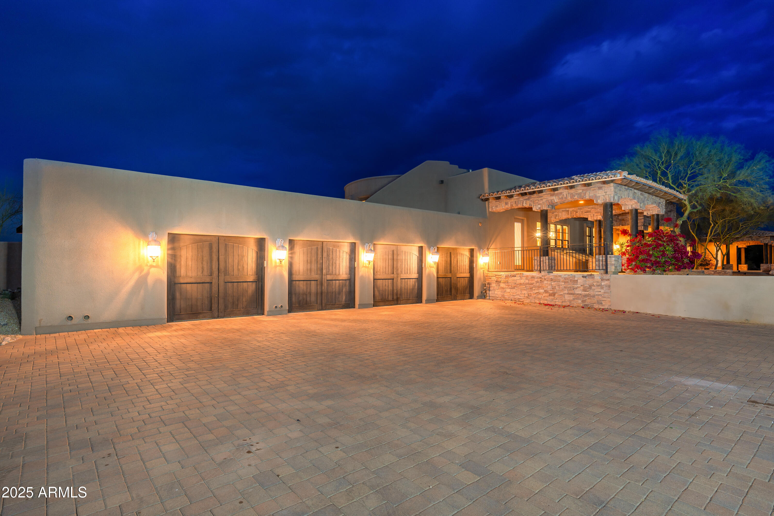 PINNACLE PARADISE - Residential