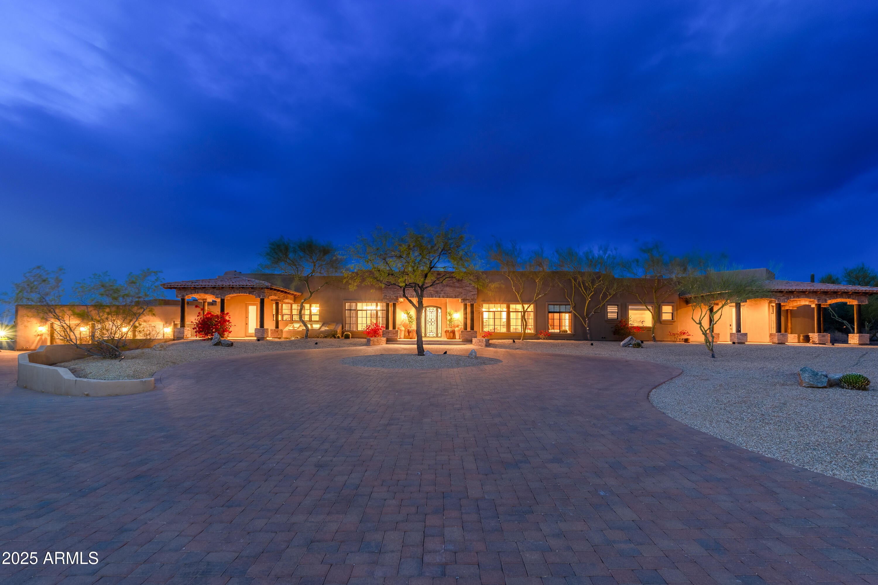PINNACLE PARADISE - Residential
