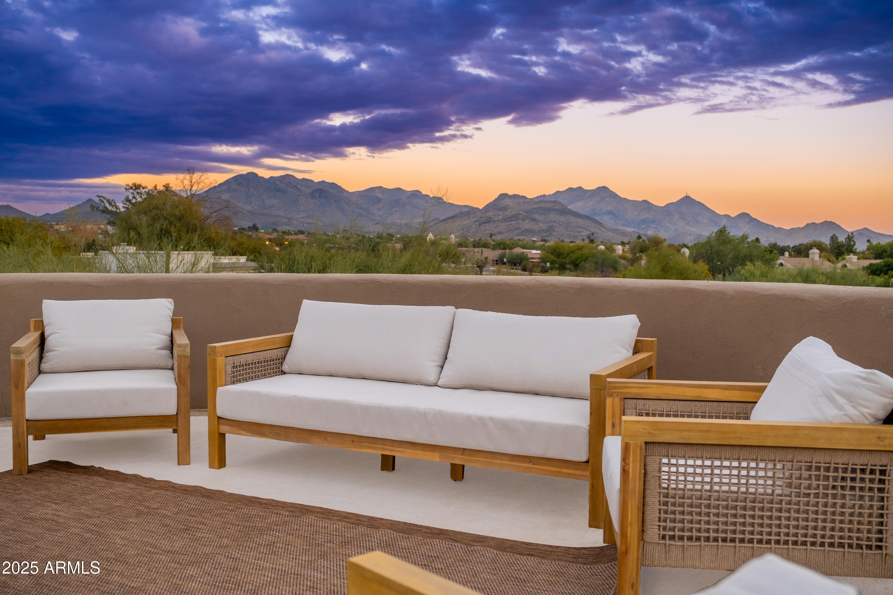 PINNACLE PARADISE - Residential