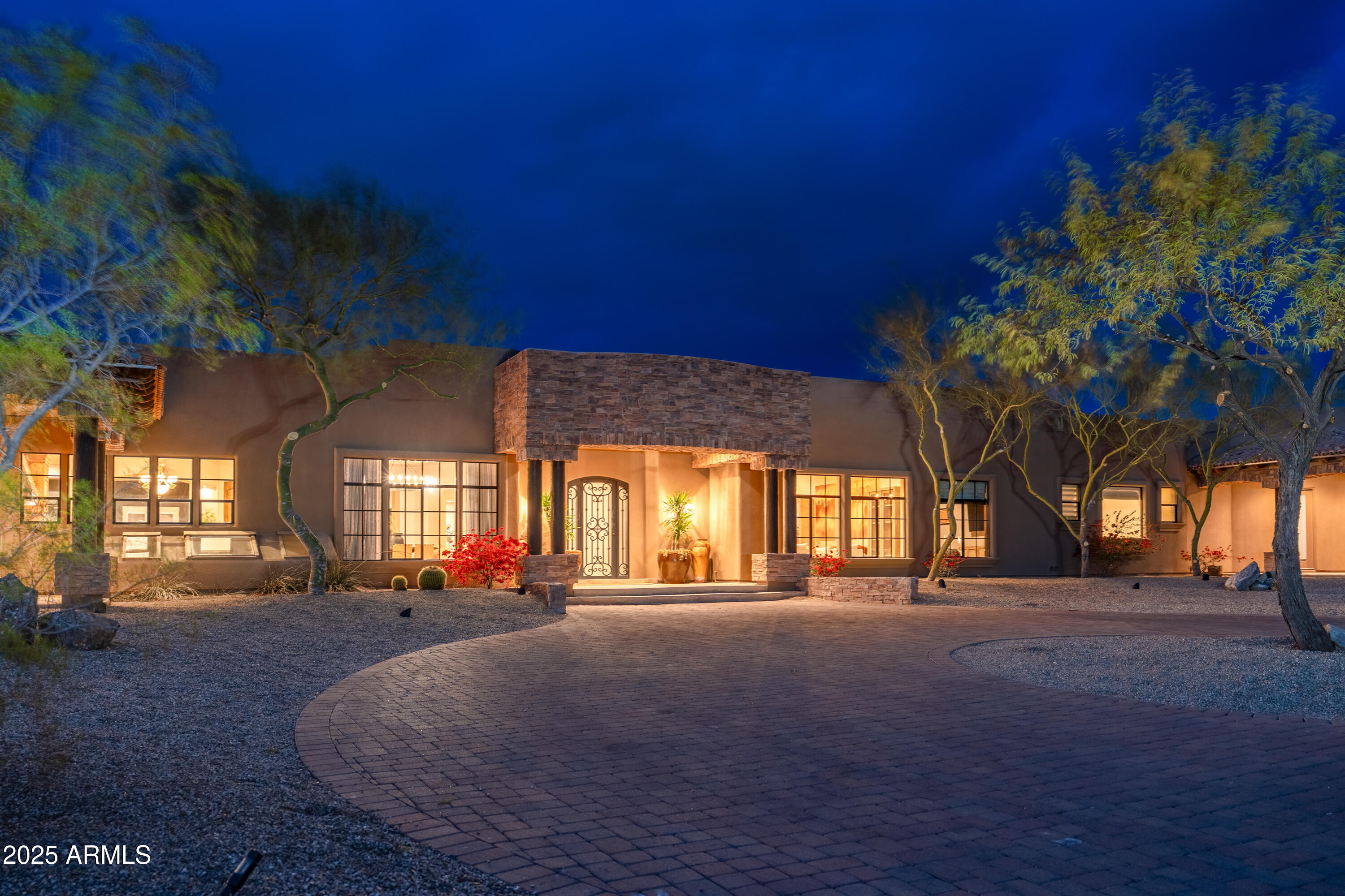 PINNACLE PARADISE - Residential