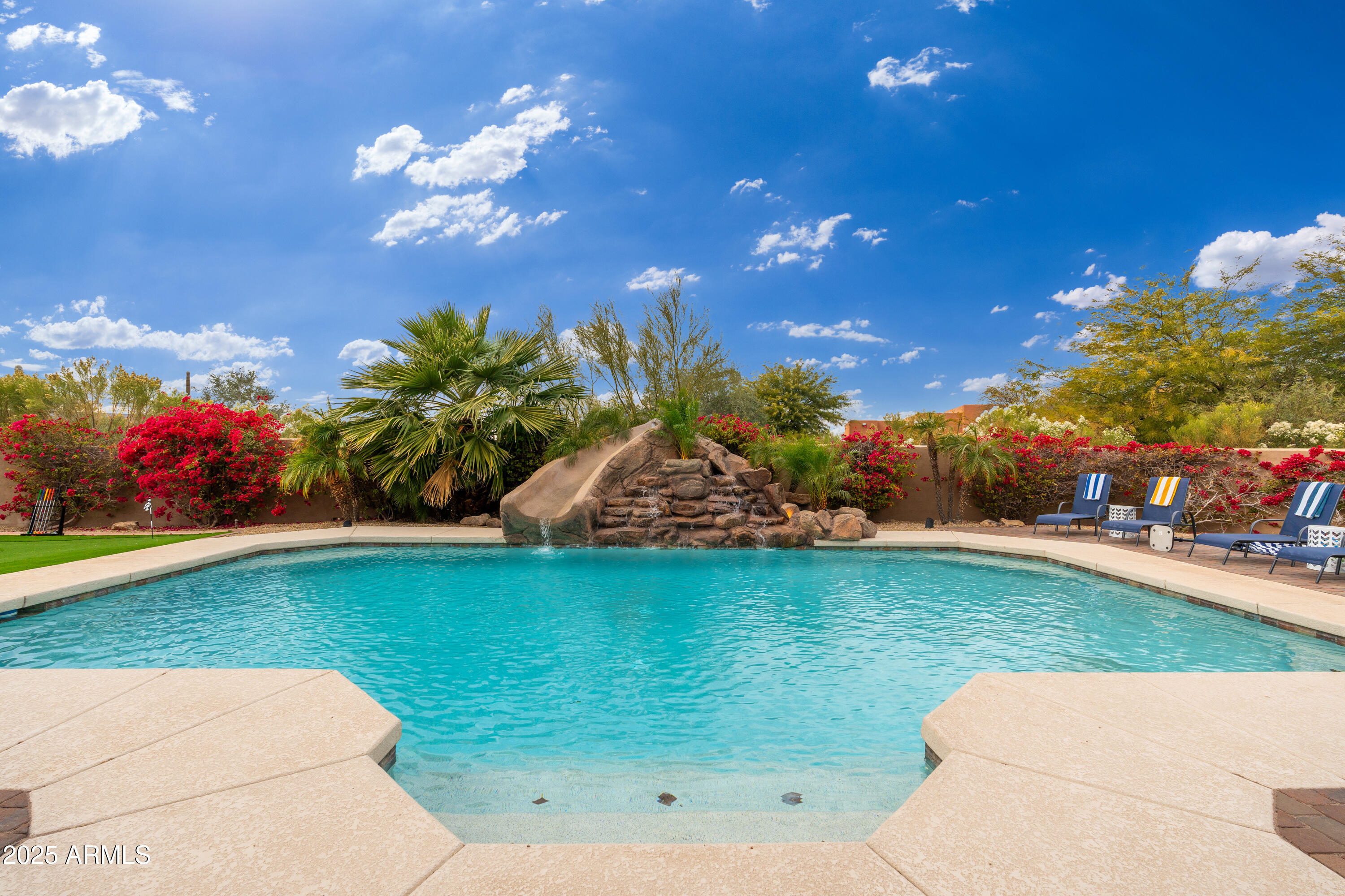 PINNACLE PARADISE - Residential
