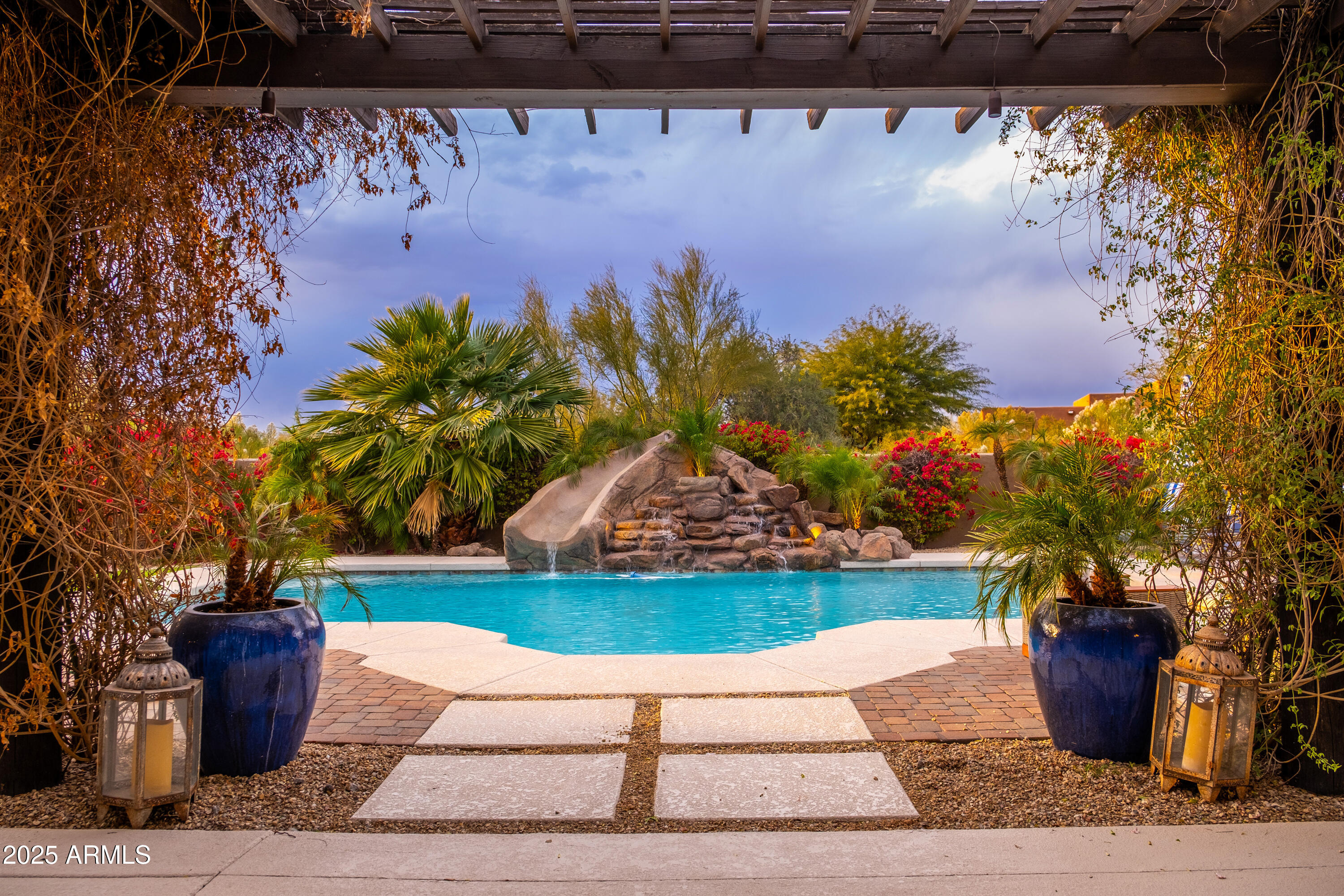 PINNACLE PARADISE - Residential