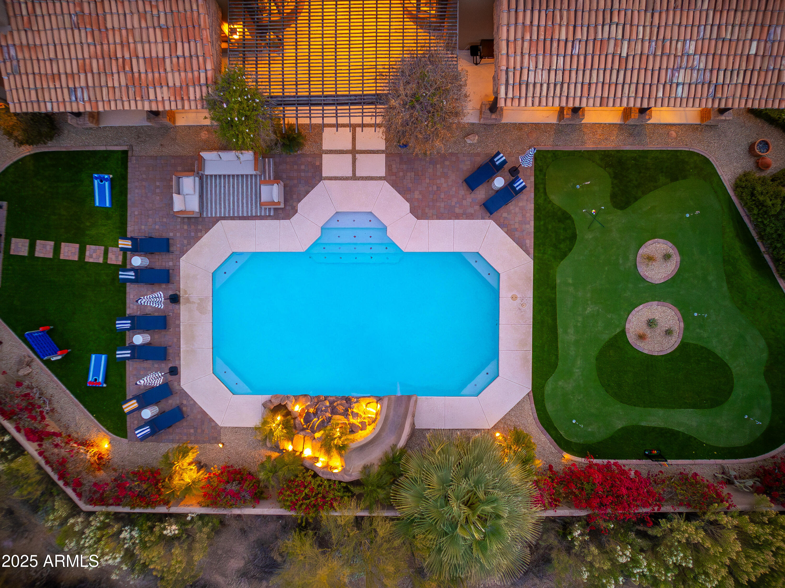 PINNACLE PARADISE - Residential