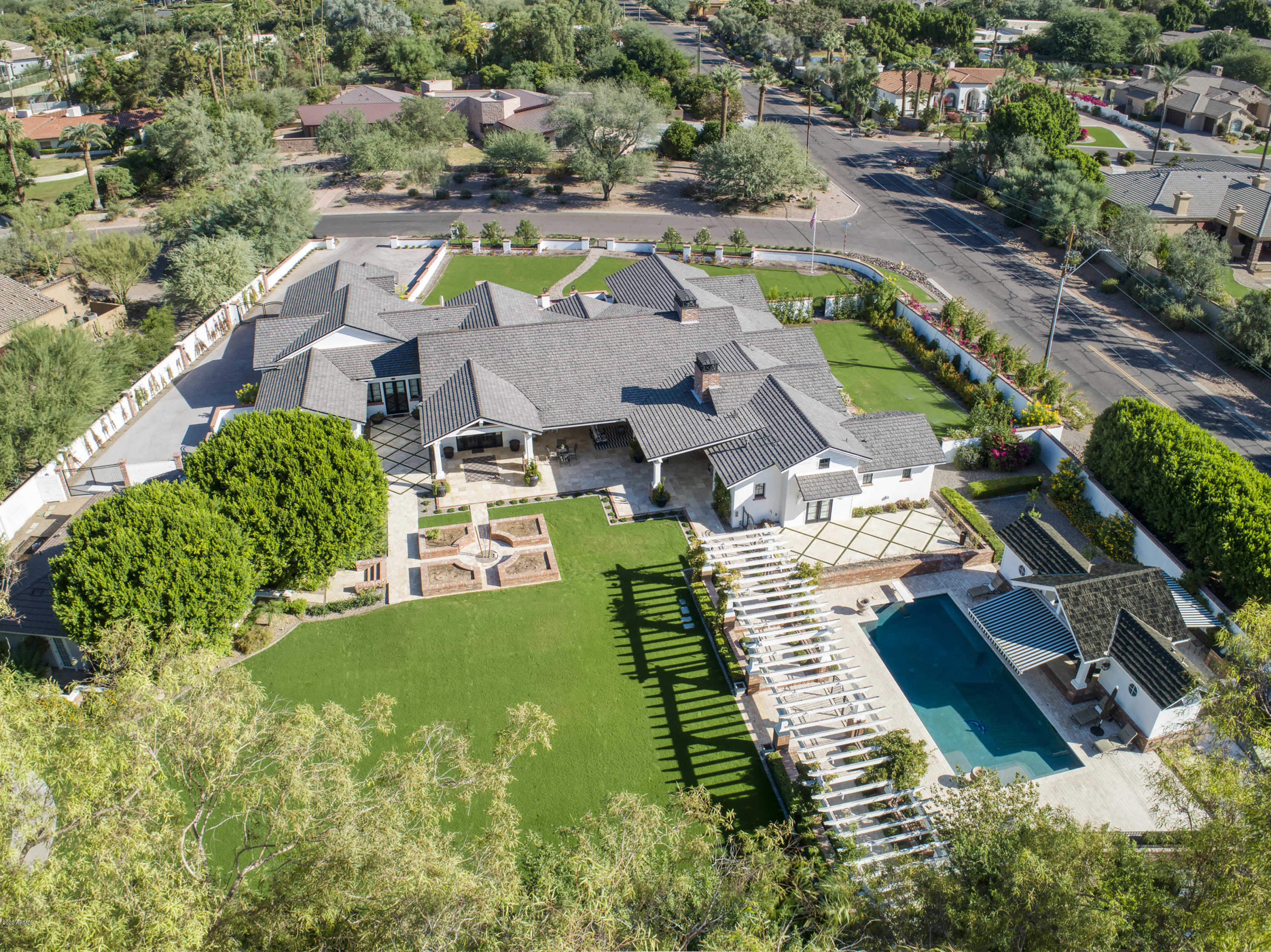 WHITE GATES - Residential