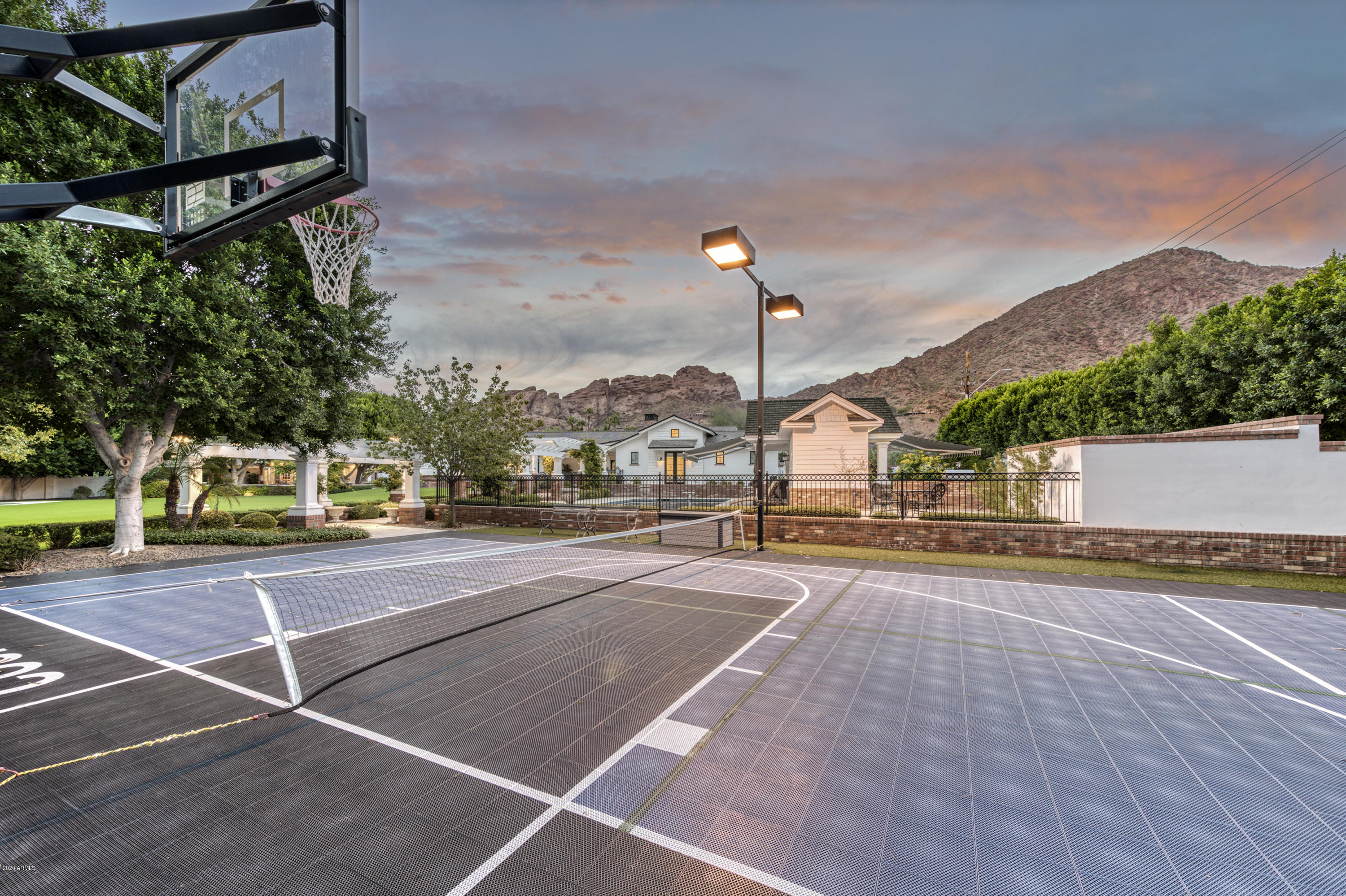 WHITE GATES - Residential