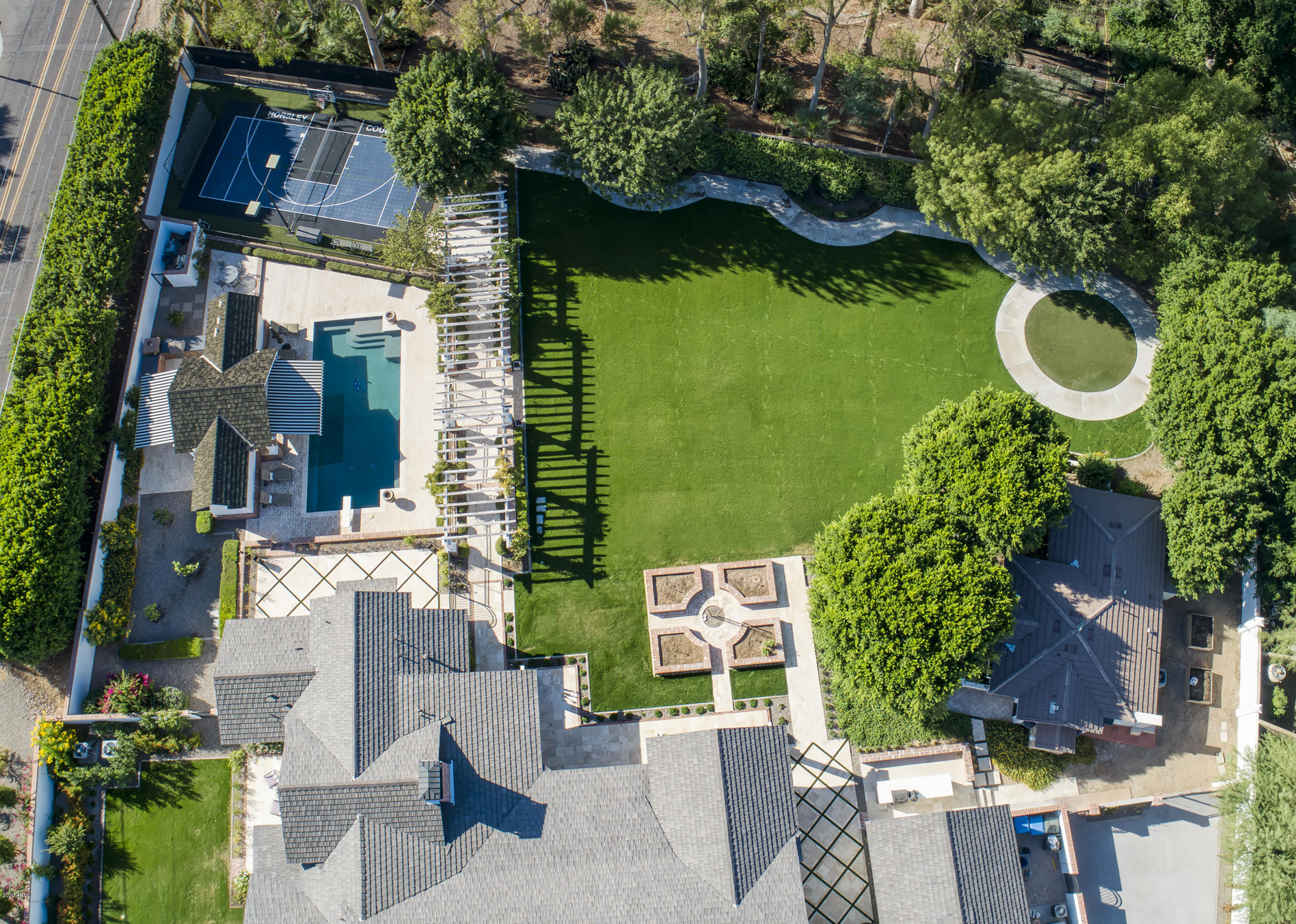 WHITE GATES - Residential