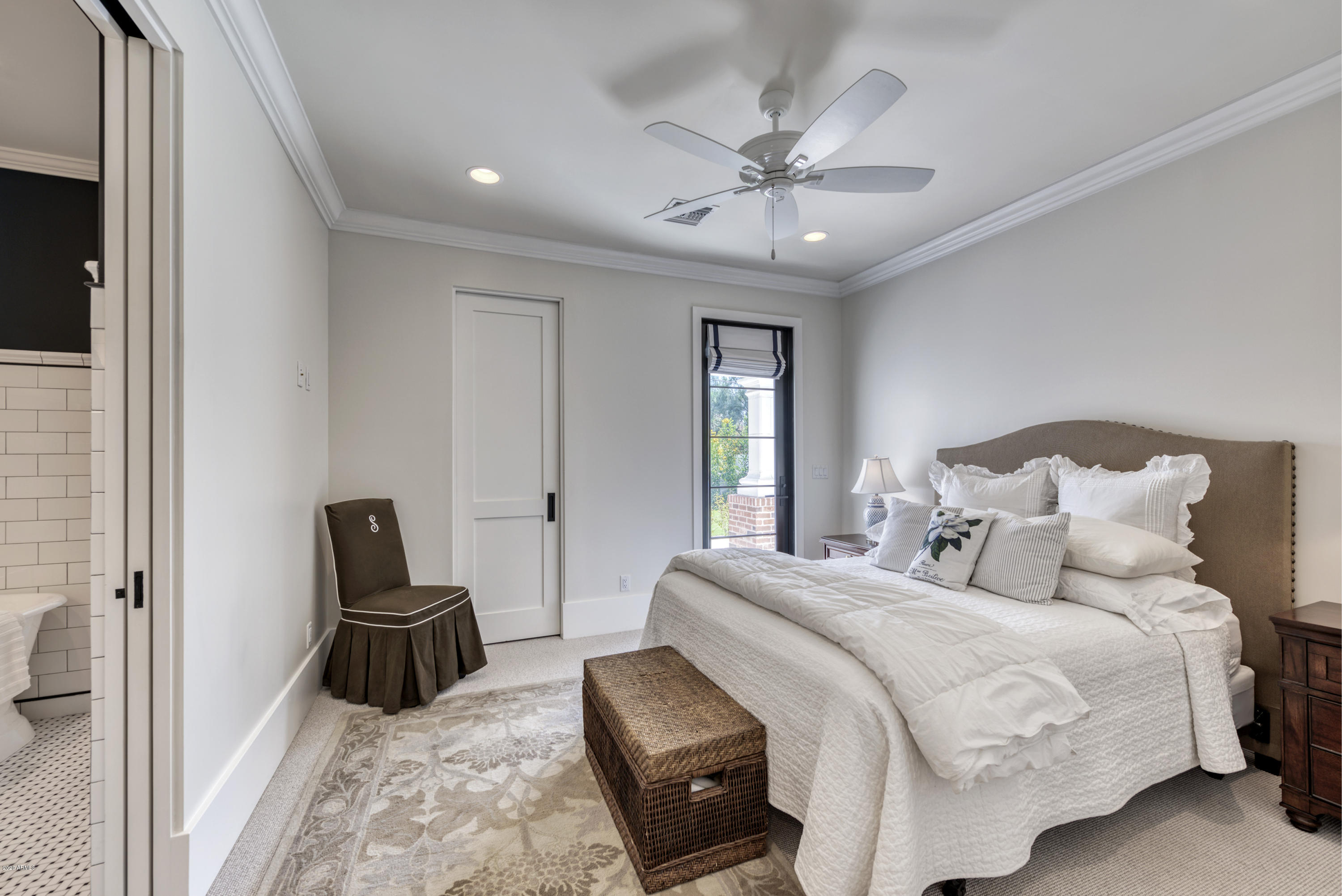 WHITE GATES - Residential
