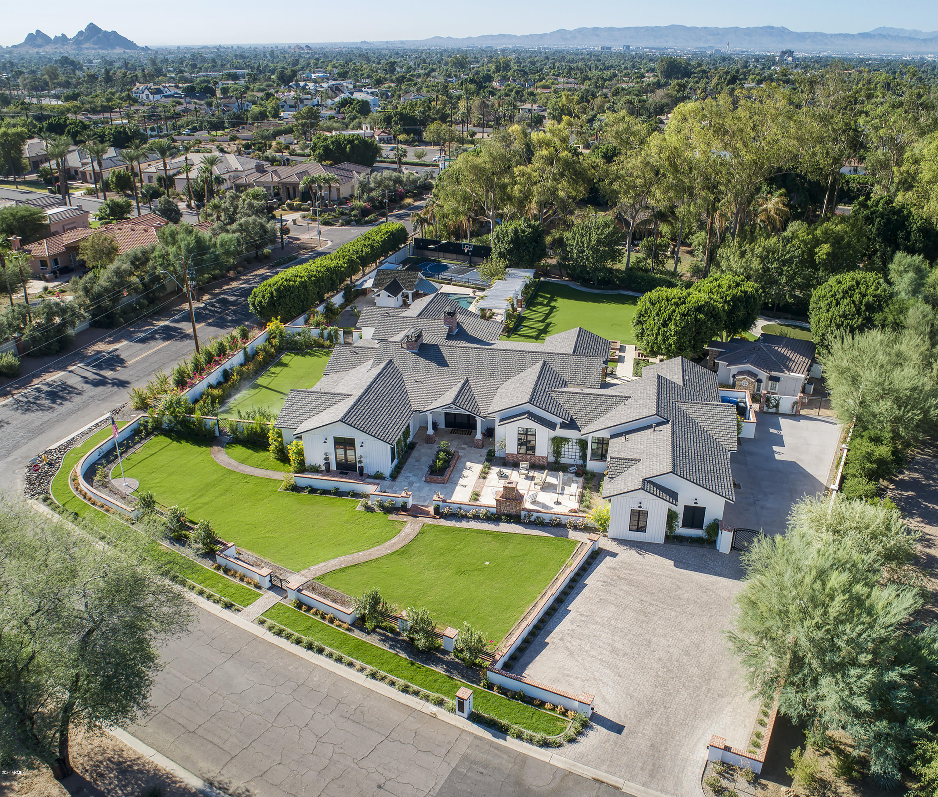 WHITE GATES - Residential